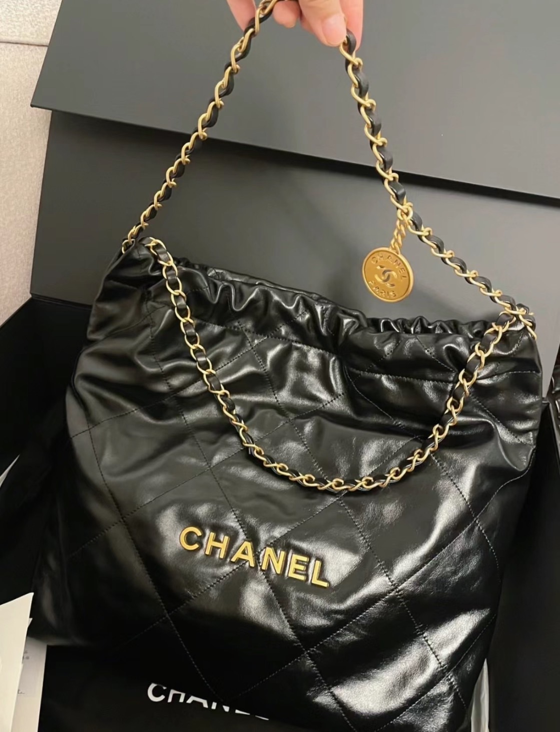 Chanel 22 Bag 爆款 垃圾袋包 黑 金字 中號