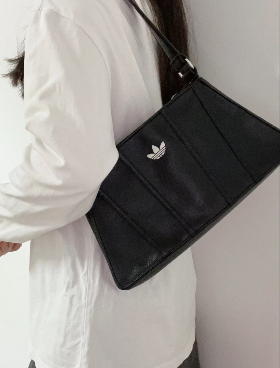 Adidas Originals 小Logo梯形包 腋下包 黑色 IL9610/現貨＋預購
