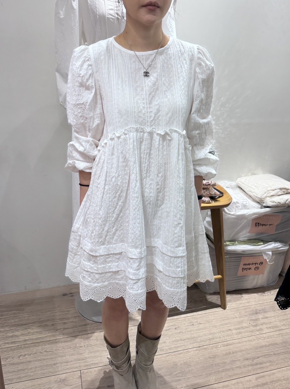 無法抗拒的絕美燒花白色洋裝