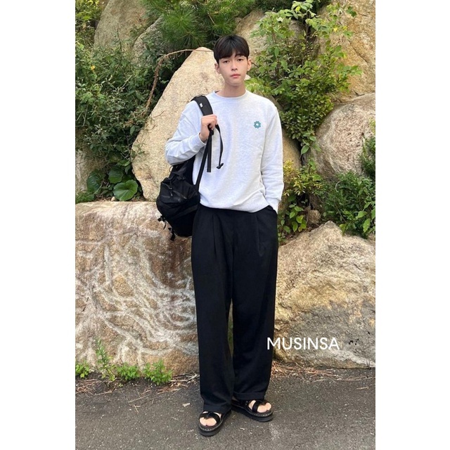 Mark Gonzale 天使花朵大學T