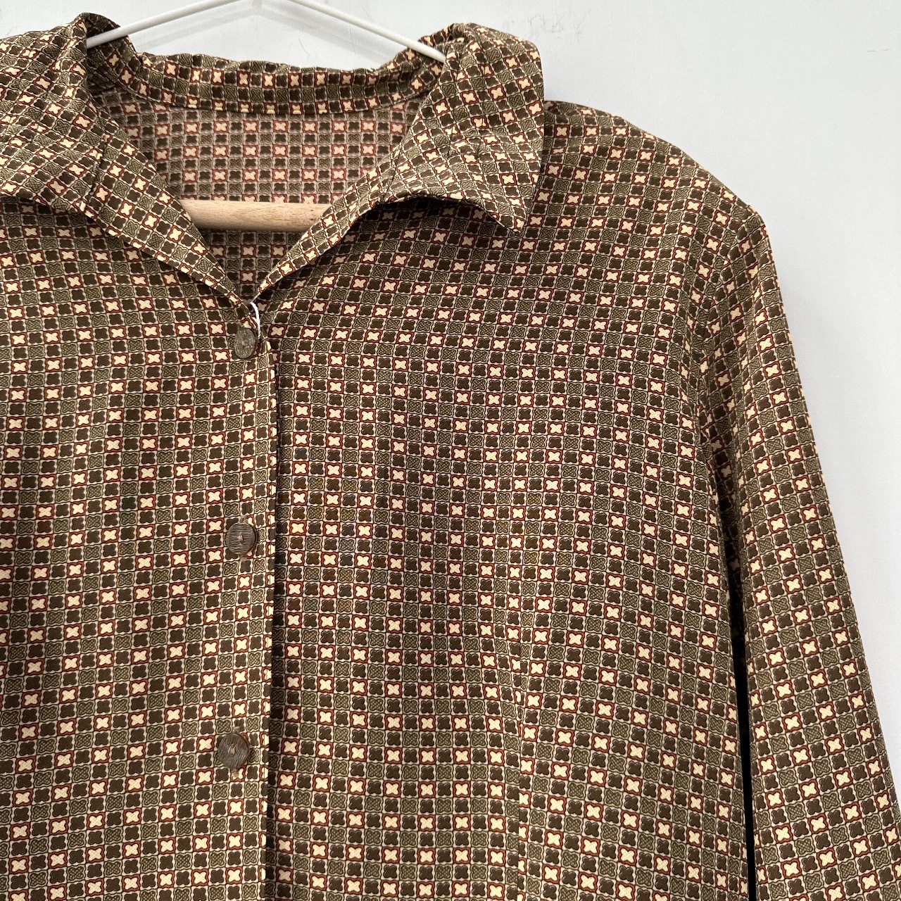 啡色四葉草長袖上衣