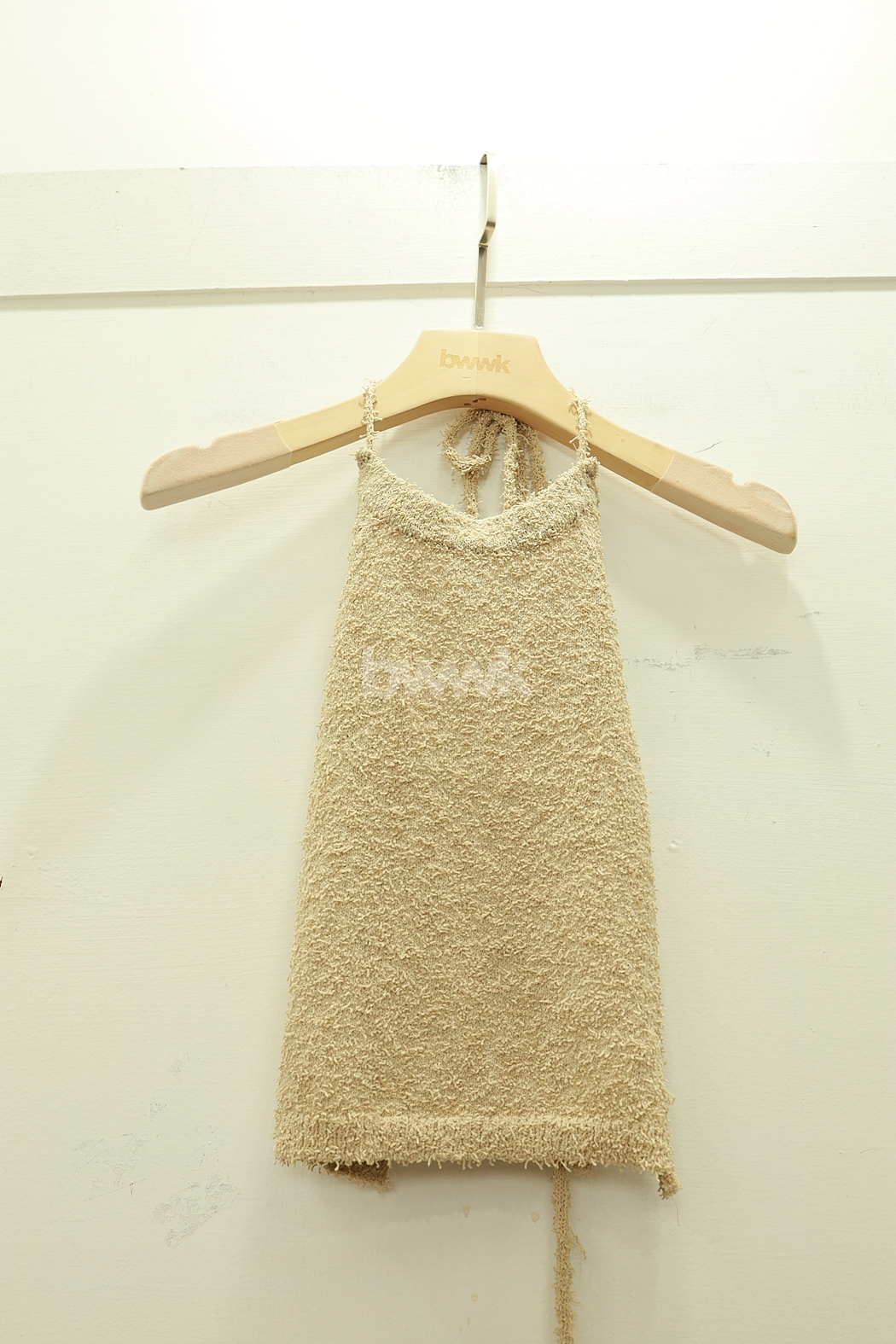 毛絨布掛脖露背上衣-杏