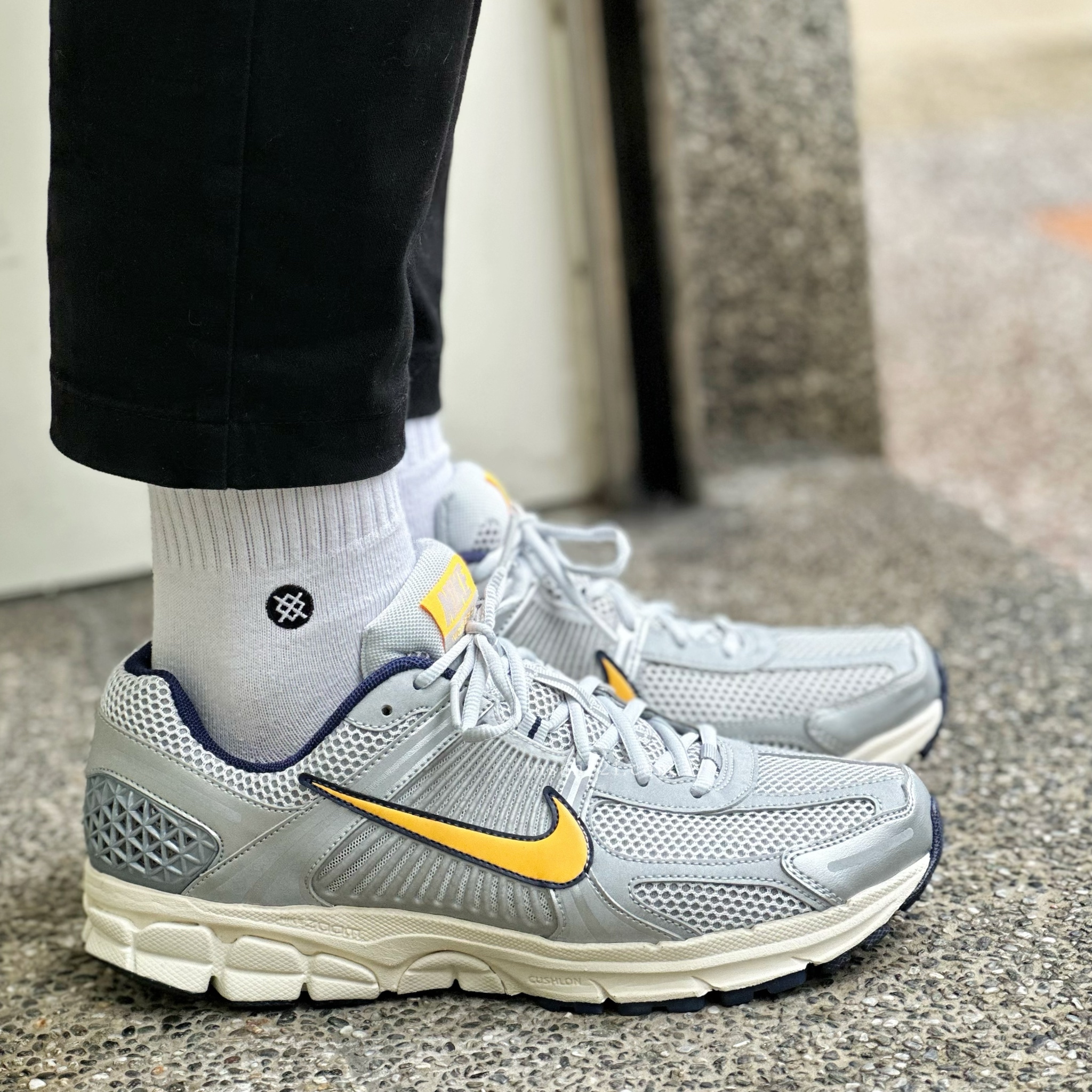 NIKE ZOOM VOMERO 5 "LASER ORANGE" 雷射橘 銀灰 復古老爹鞋 男款 FJ4151-001