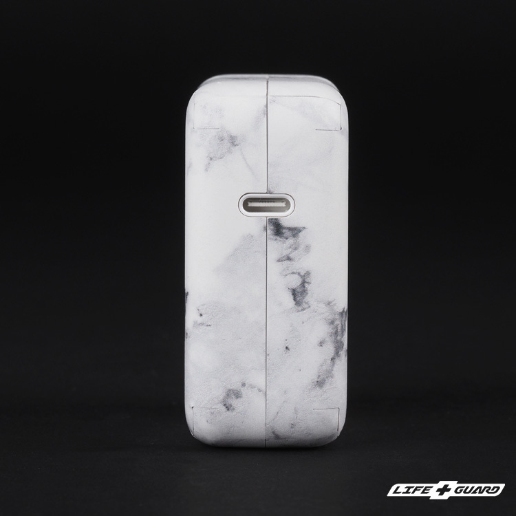 LIFE+GUARD 鏡頭貼膜安裝示意，適用  Apple 67W USB-C