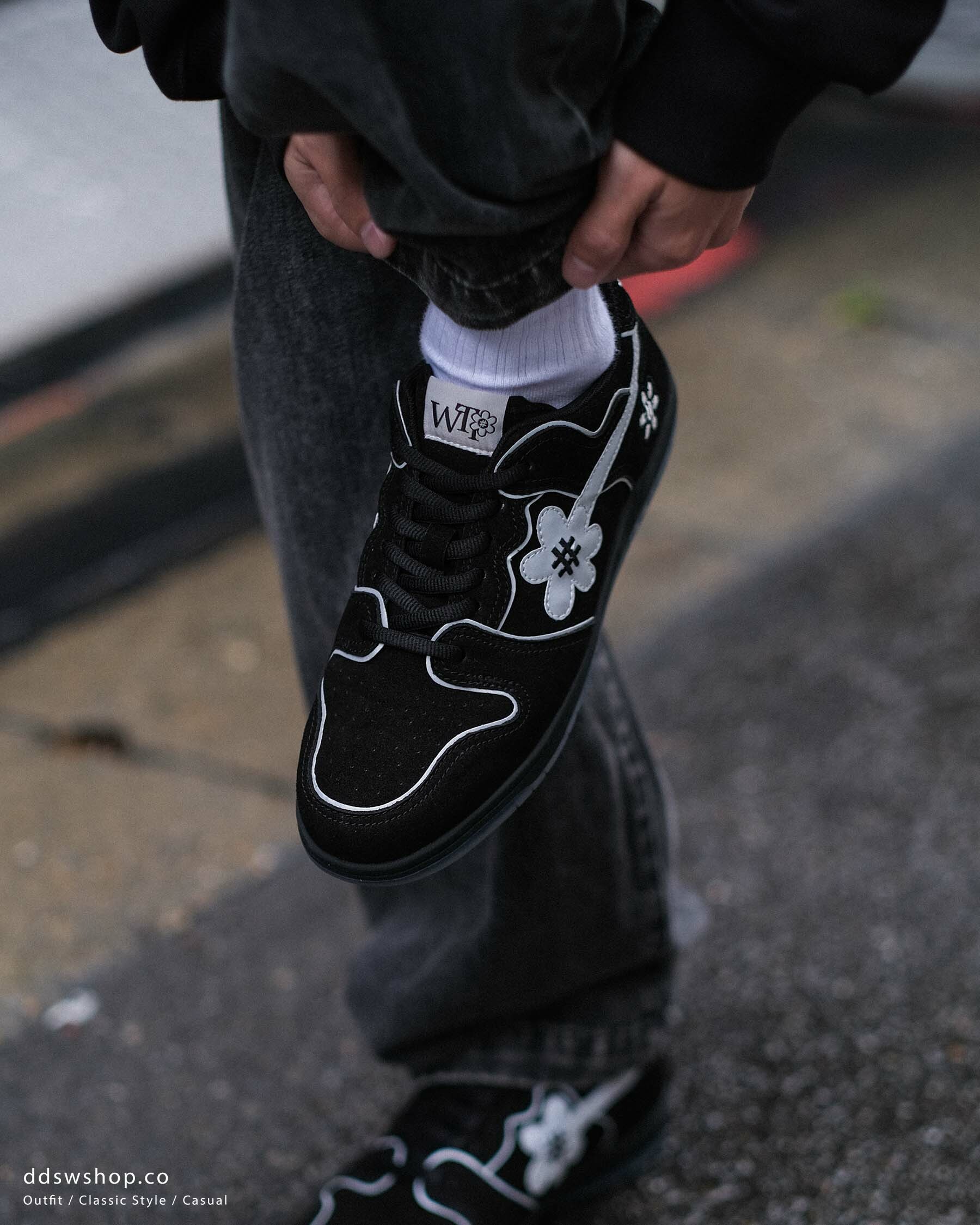 日本限定 Water The Plant "Black Mamba" Kicks 花花小倒勾 全黑