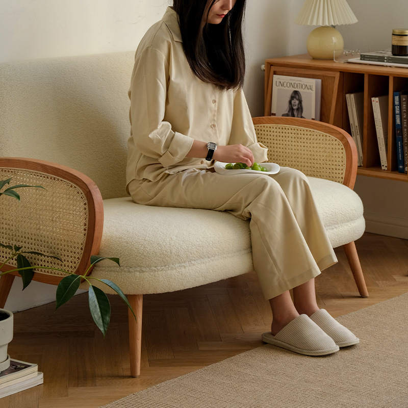 藤編扶手絨毛沙發