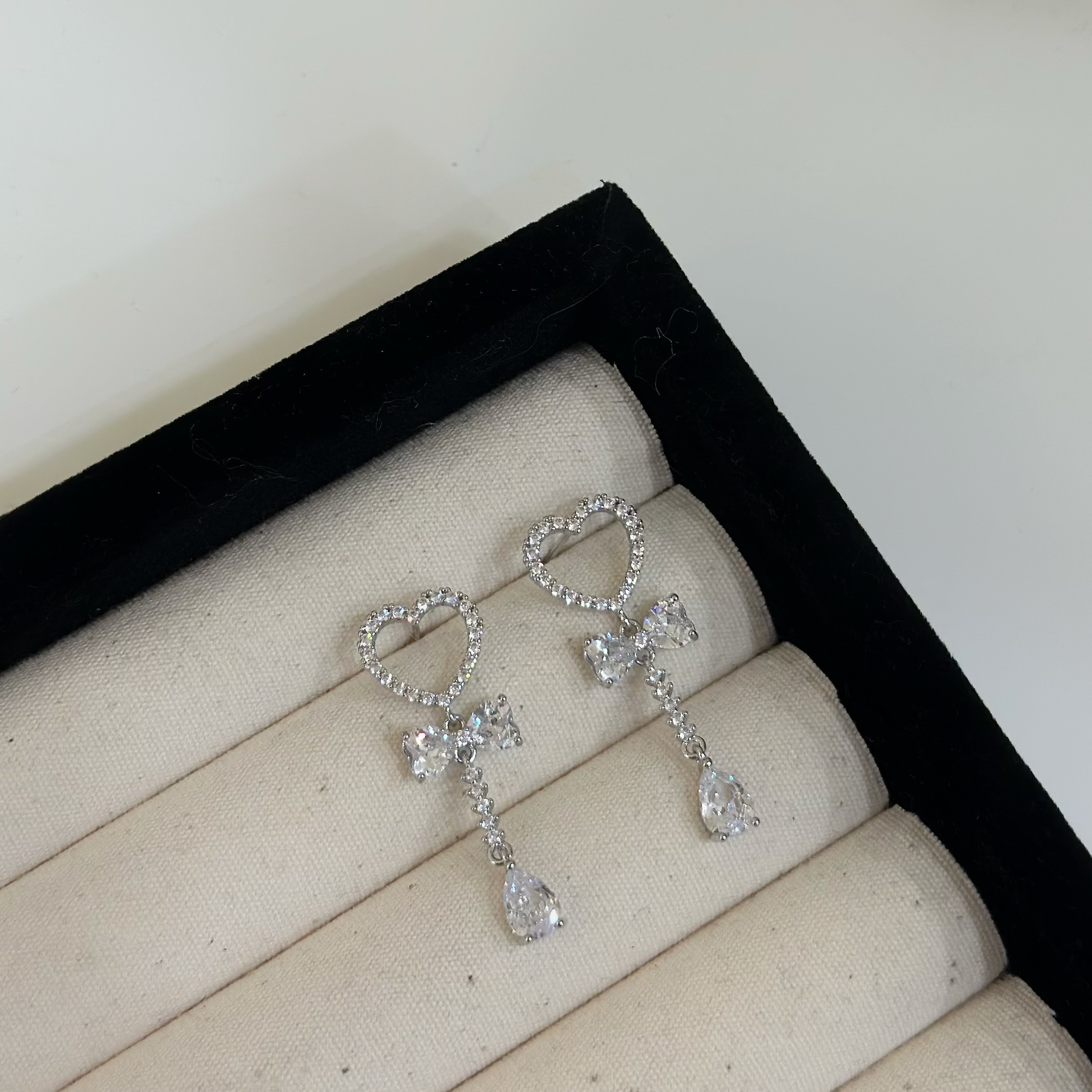 K57滿鑽愛心蝴蝶結垂吊