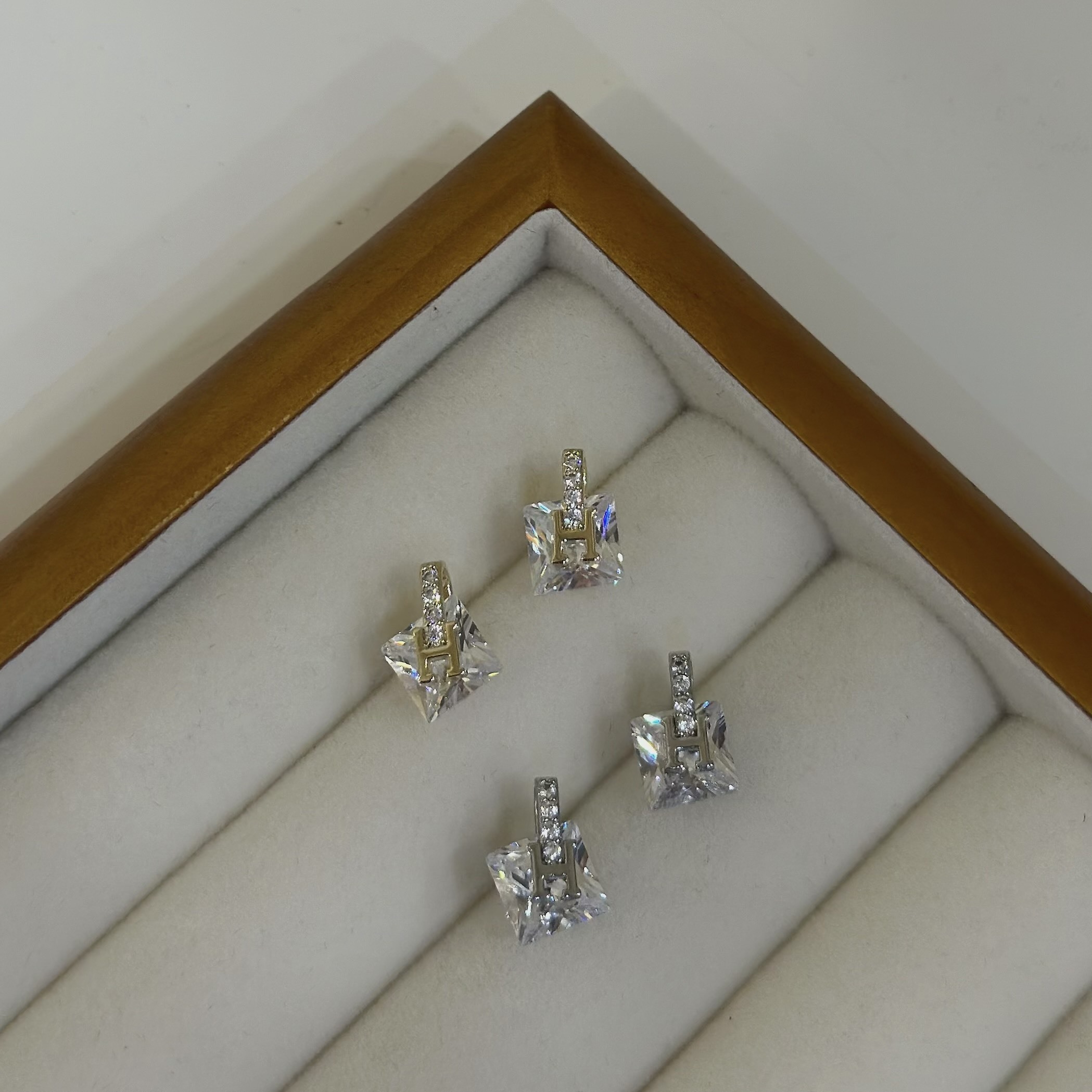 鋯石方塊小H耳針