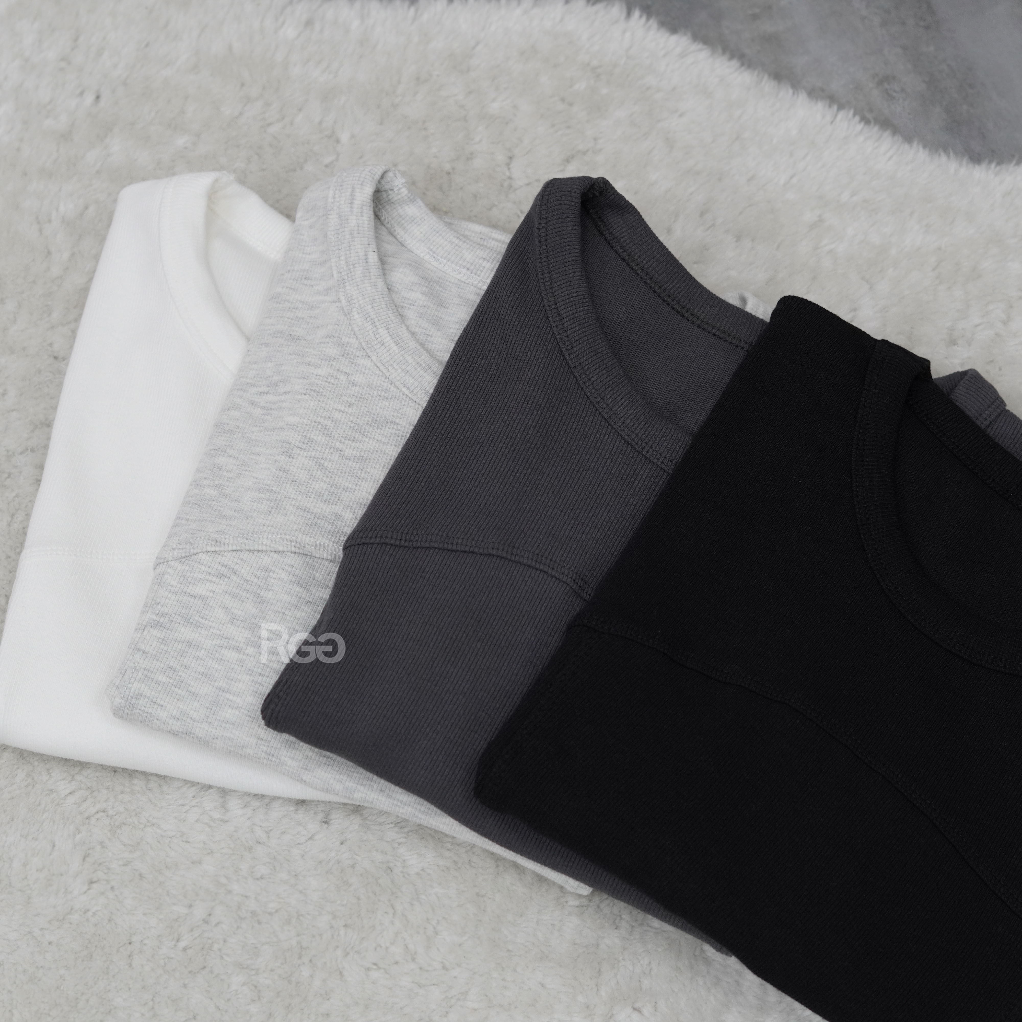 #8851 極簡拼接設計短版短T商品特寫照