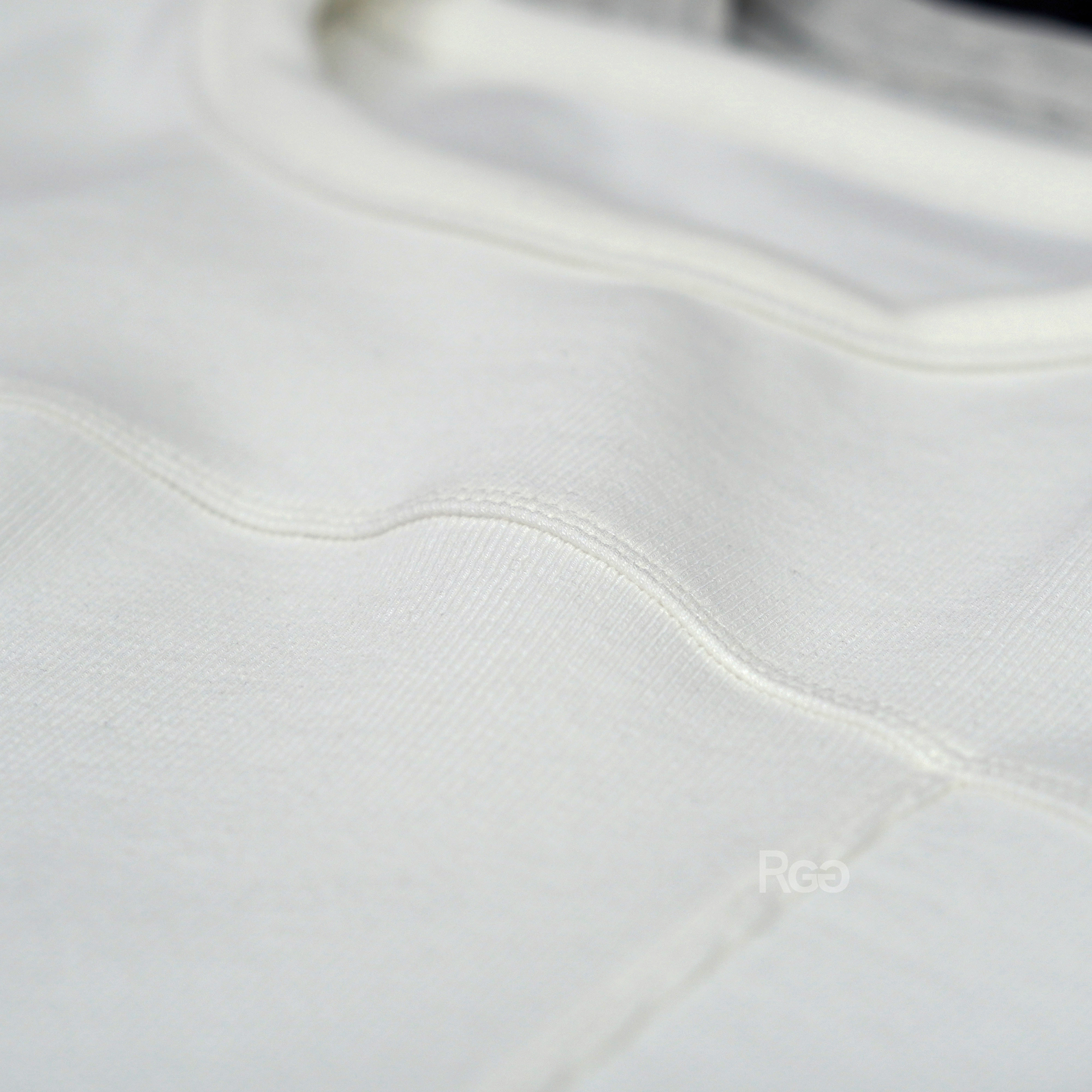 #8851 極簡拼接設計短版短T白色縫線細節照