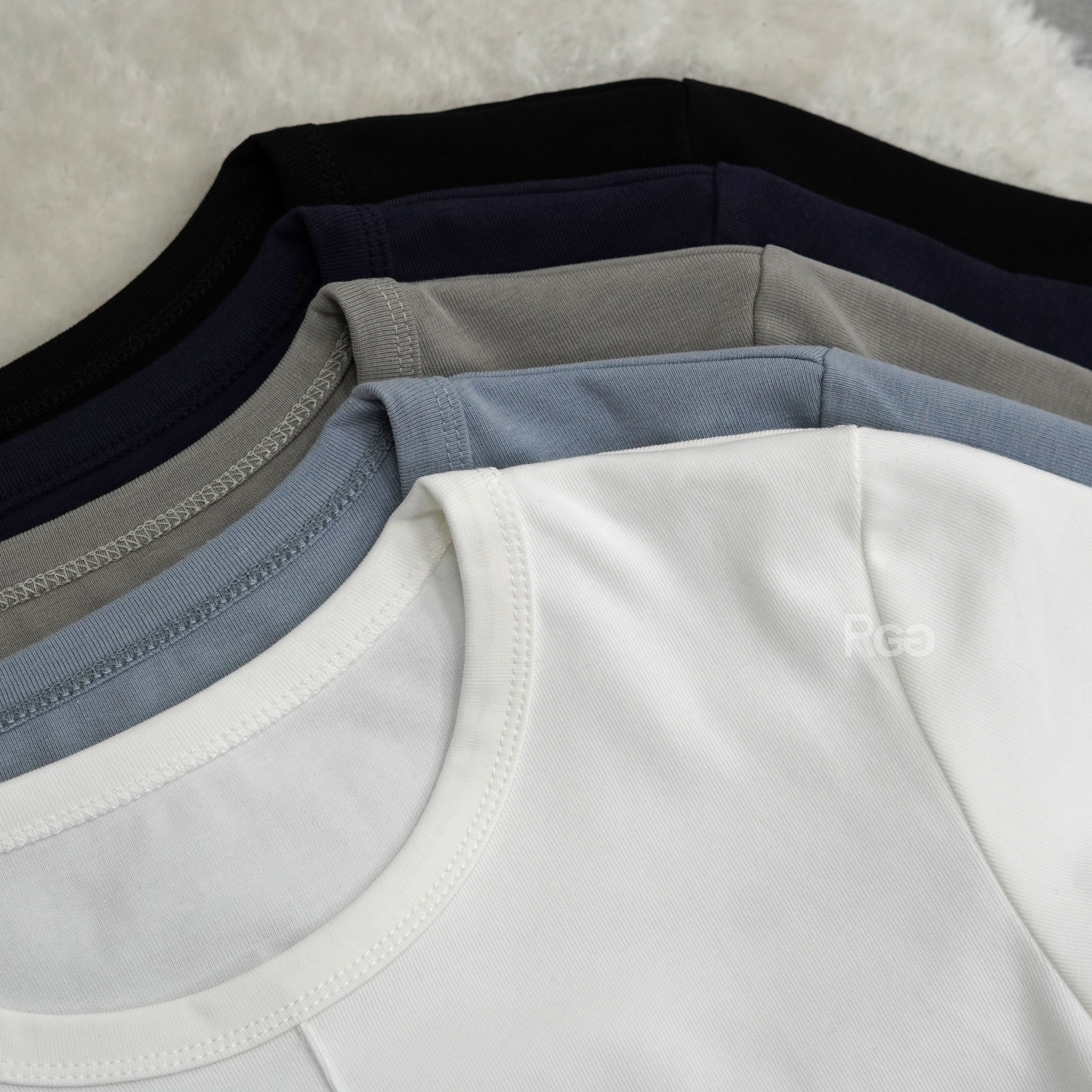 #9992 中線設計短版棉T領口細節照