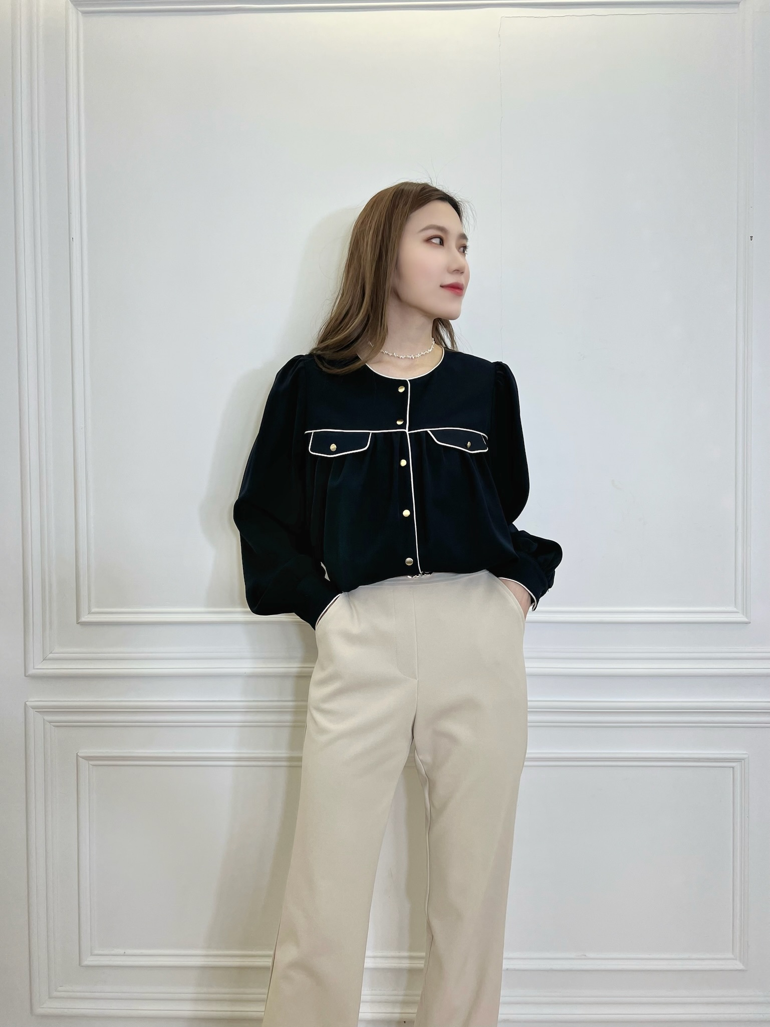 圓領金釦滾邊襯衫