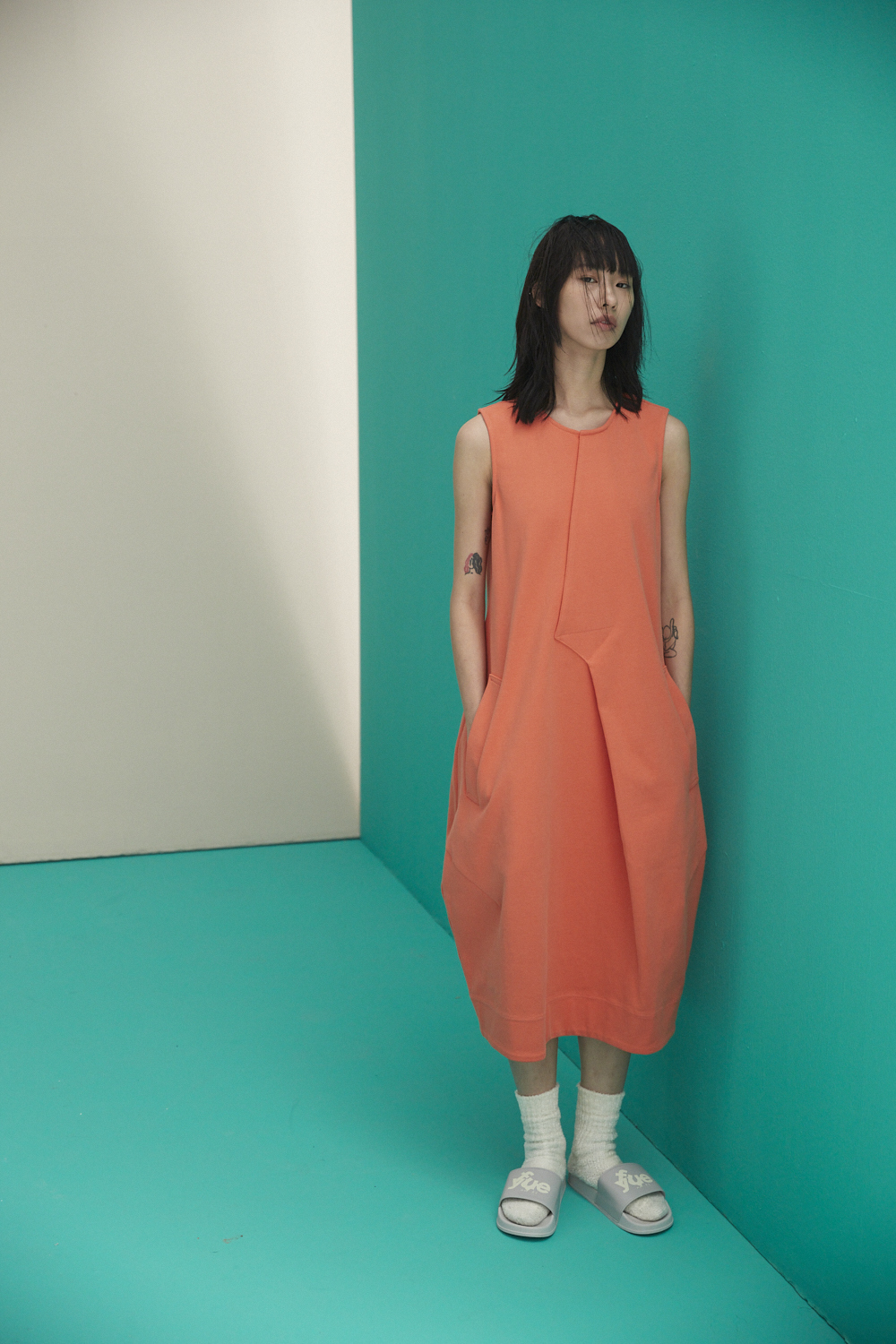 斜打褶無袖洋裝