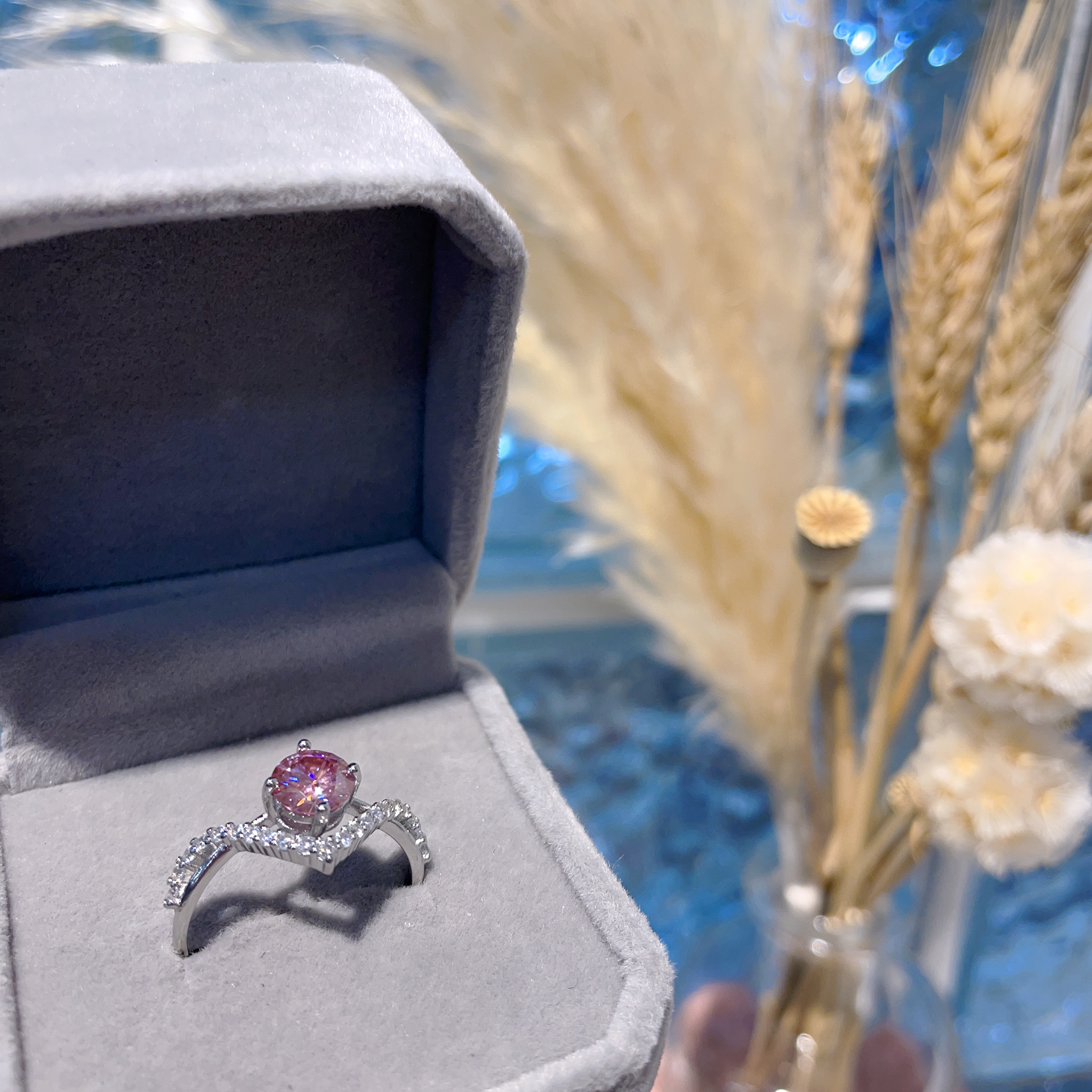 D934 粉莫桑V雙層戒指 1.00ct