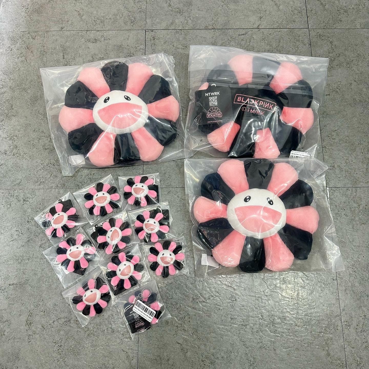 BLACKPINK x Takashi Murakami Flower Keychain Pillow（30C