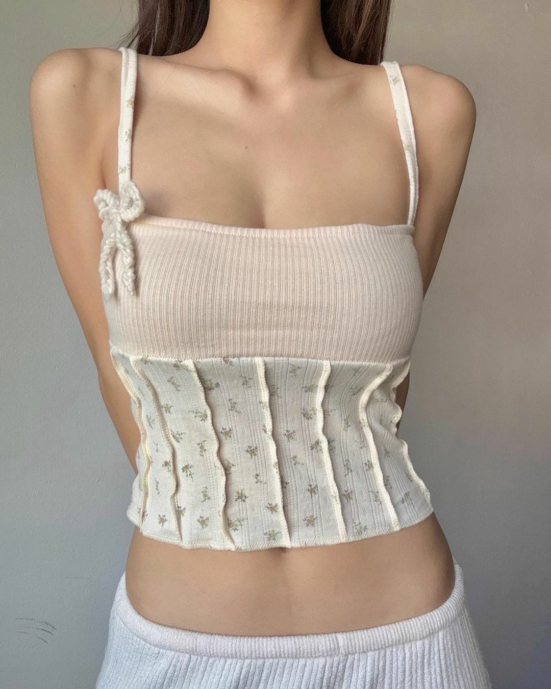 TH FLOWER BOW SLEEVELESS (WHITE)