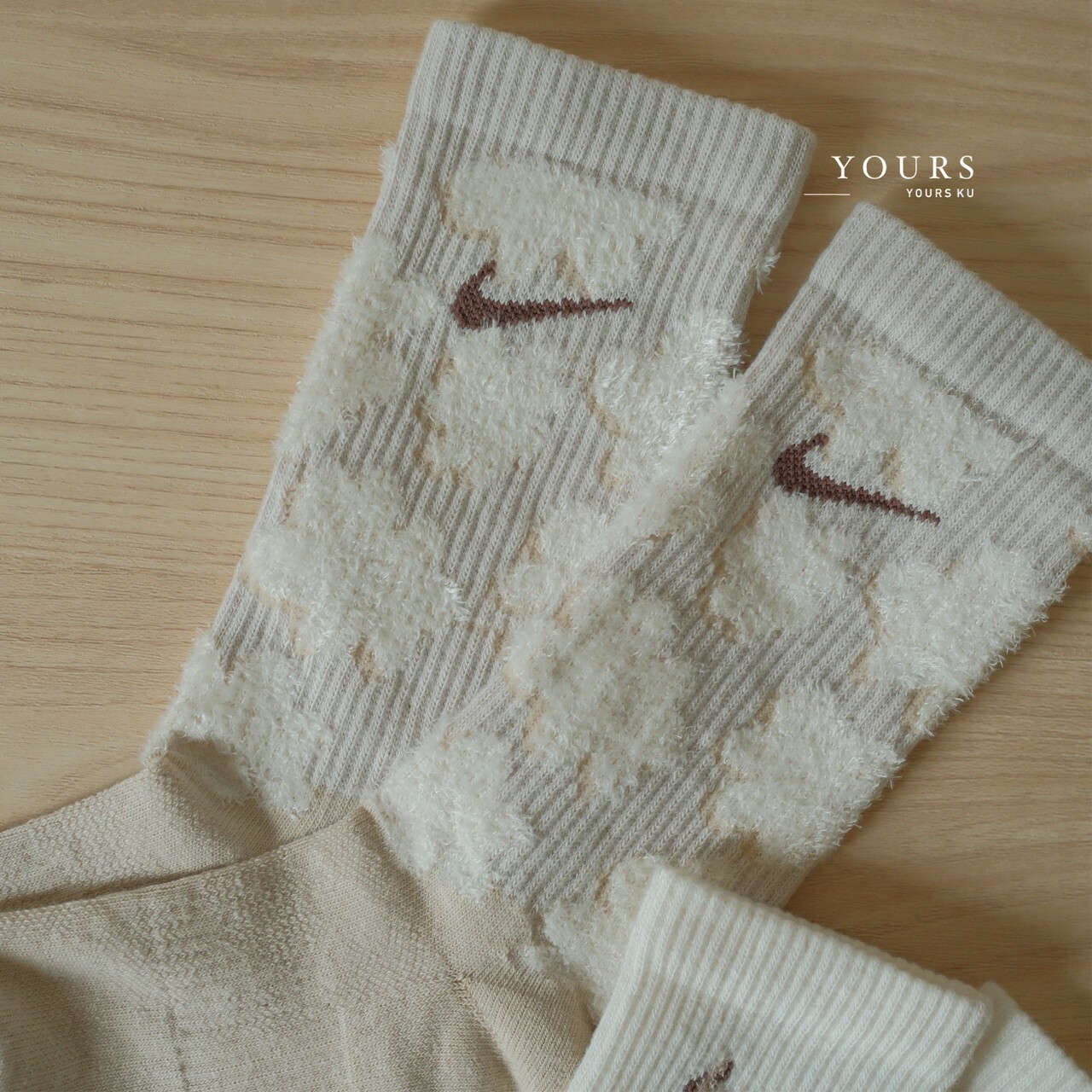 Nike EveryDay Plus 奶茶花花 中長襪 二入組（FN9136-900）