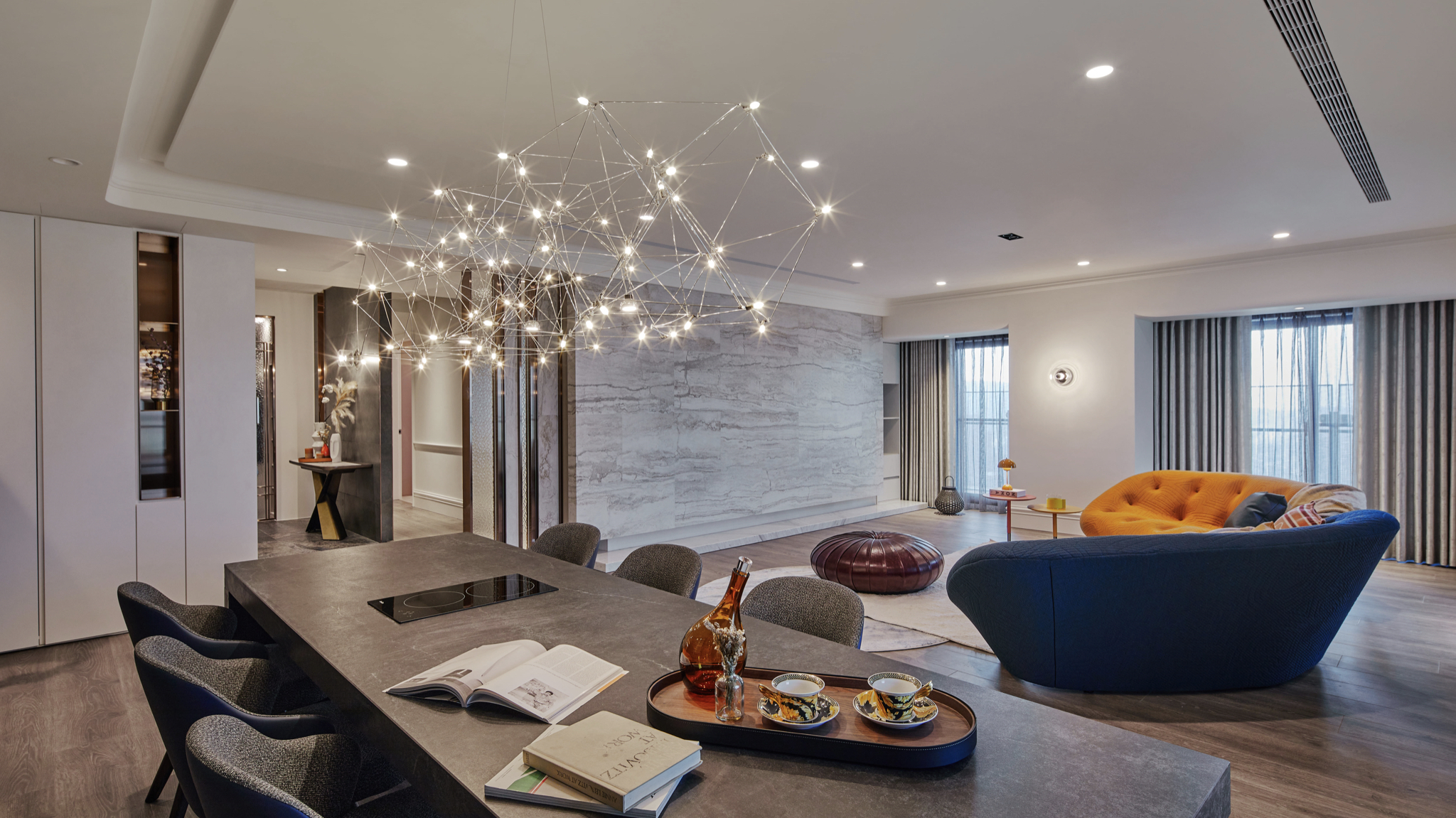荷蘭手工打造的 QUASAR銀河燈，點點星芒將空間氛圍堆疊更加璀璨耀眼，隨性中卻又均勻和諧，此為遠雄THEONE日式安縵的案場。