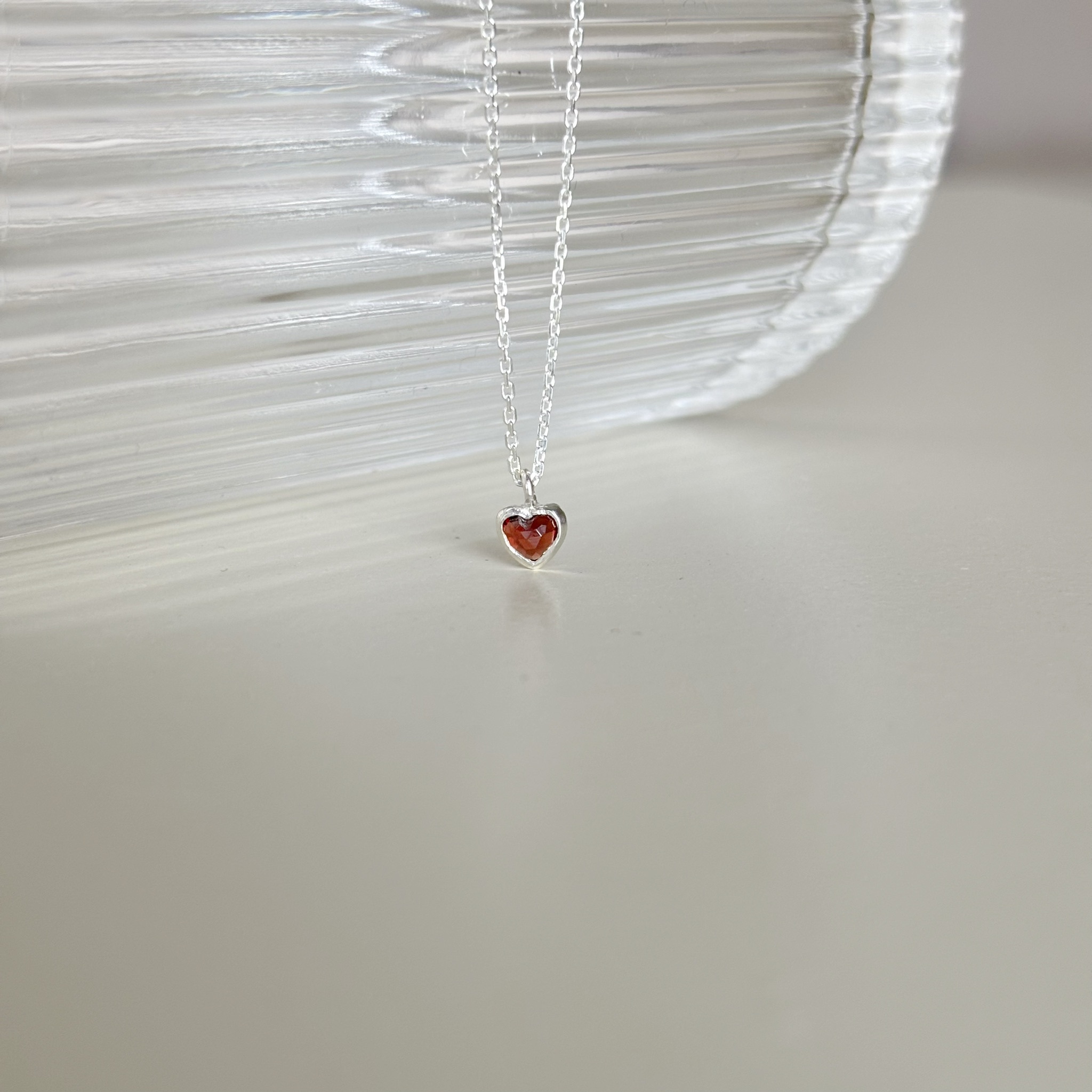 簡約玫瑰切割愛心石榴石項鍊