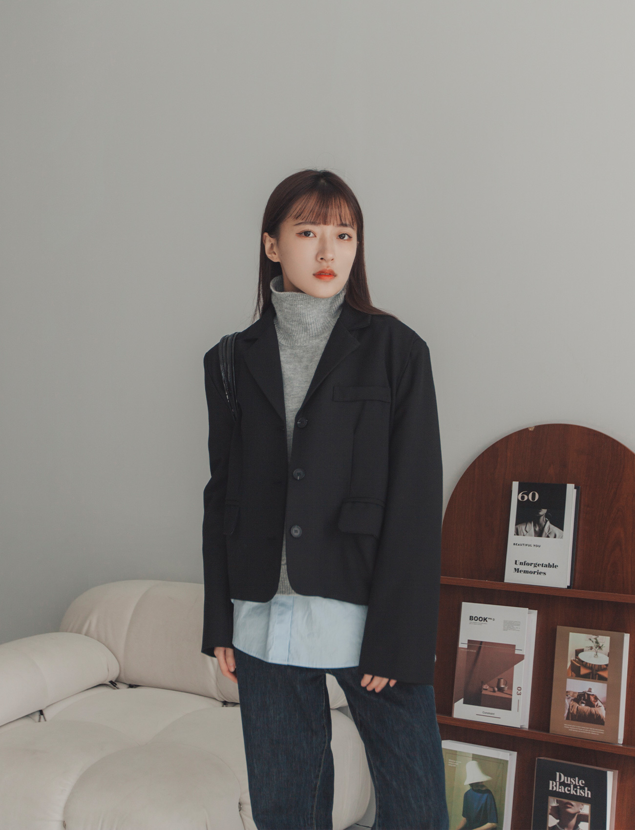 素色短版西裝外套