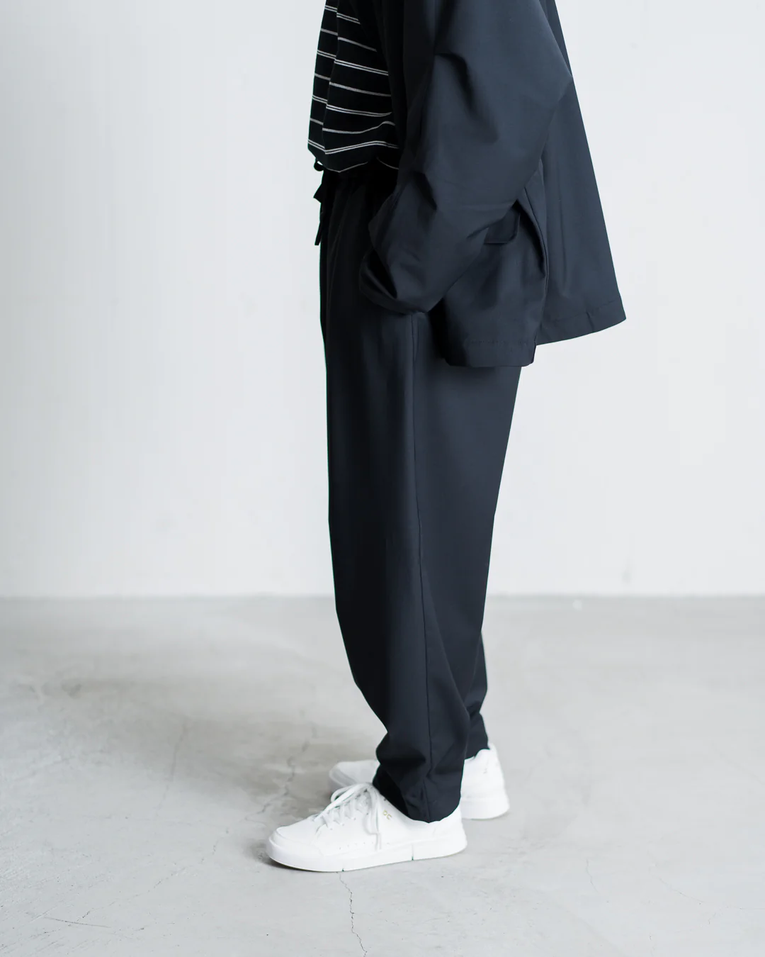 新品 UNTRACE PAINTER TAPERED PANTS 定価42900 UNTRACE - WASHABLE TROPICAL TAPERED PANTS / CHARCOAL