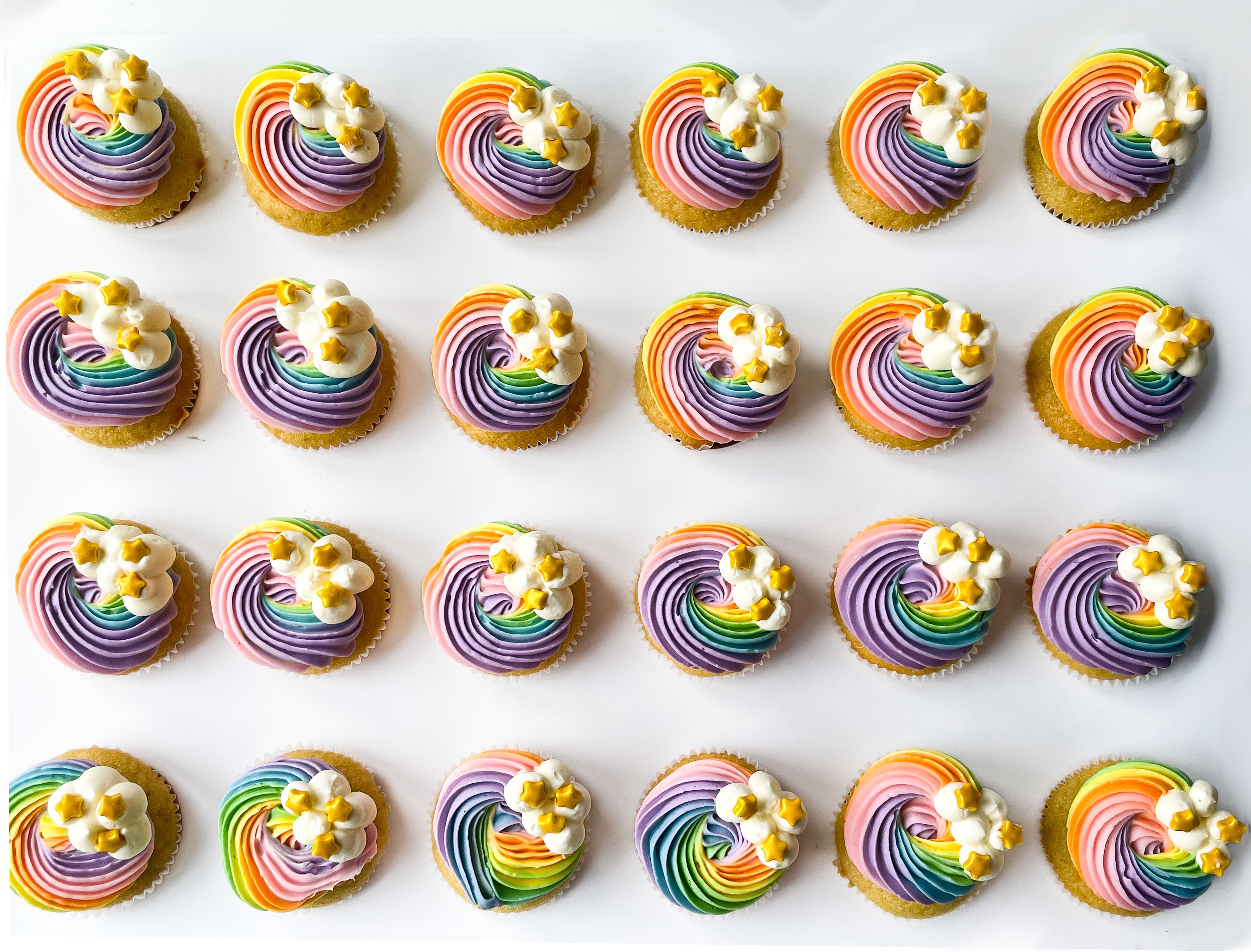 彩虹扭紋迷你杯子蛋糕