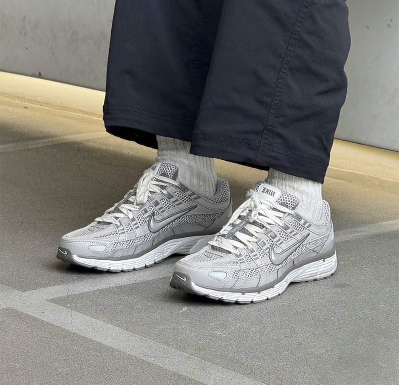 預購 NIKE P6000 岩石灰 鐵灰