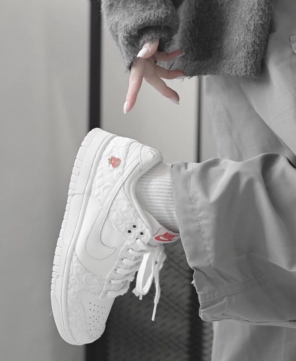 NIKE DUNK LOW 情人節 白絨毛浮雕花卉