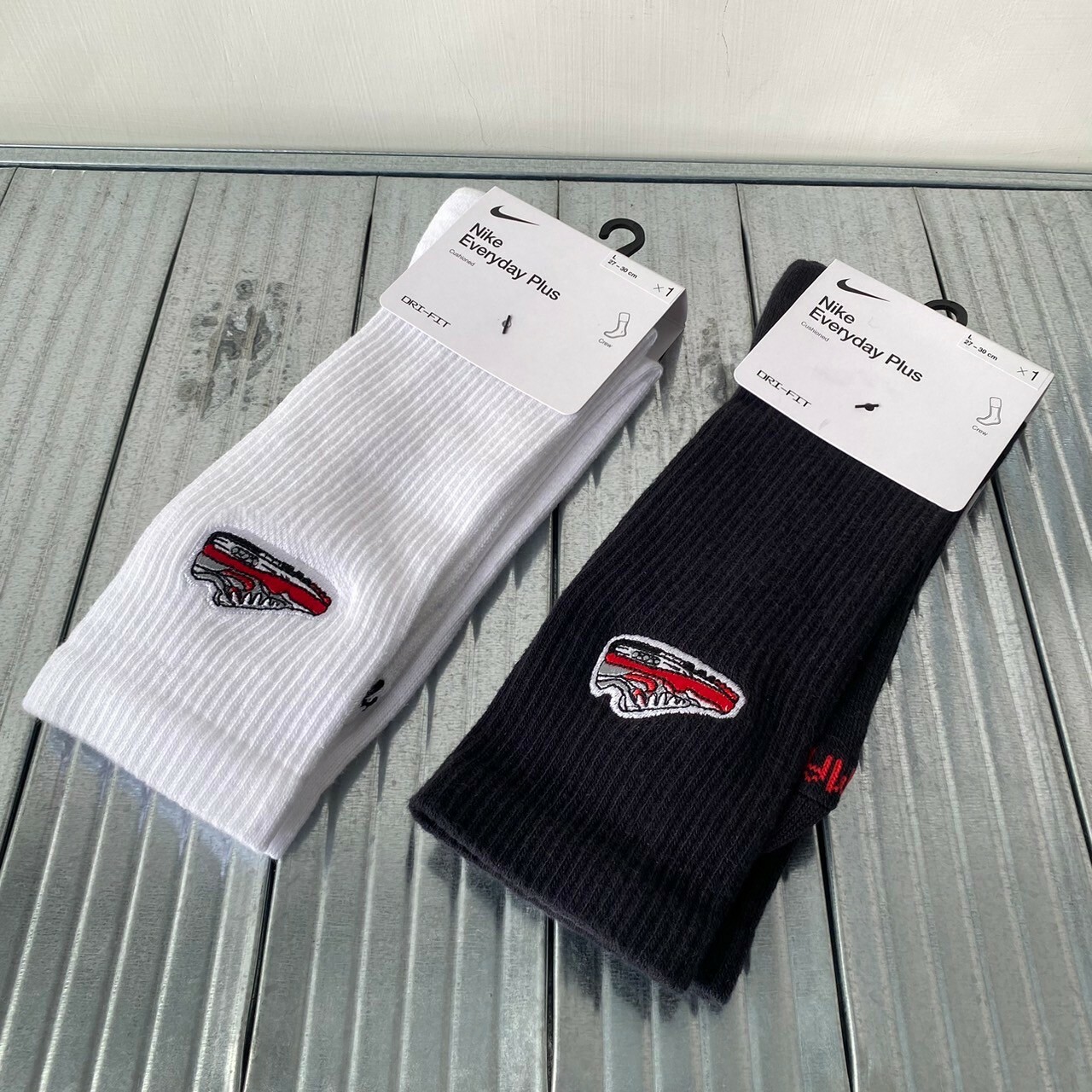Nike Everyday Plus 緩震中筒襪 FQ0327-100