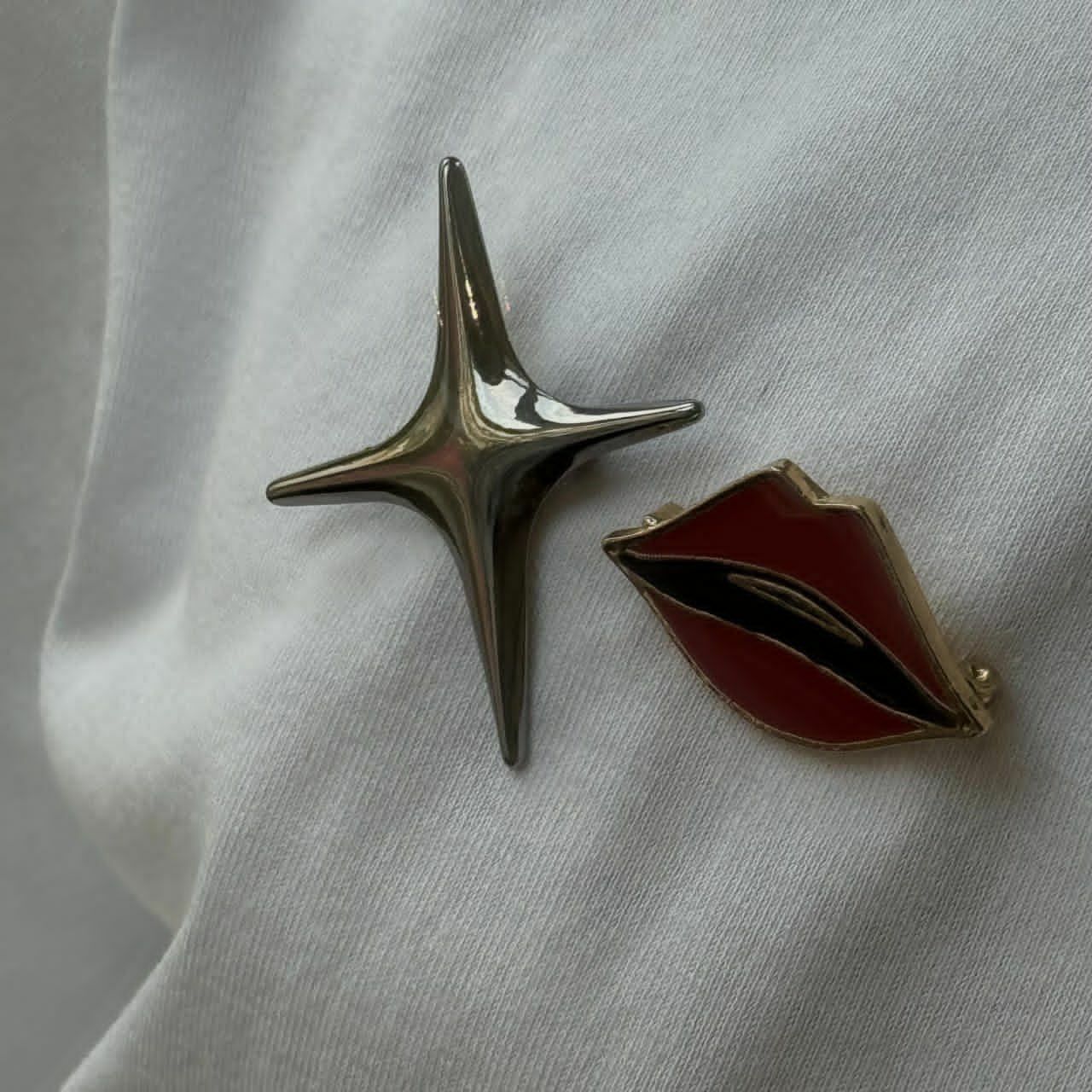 嘴唇星星襟章 BY ATTENTION-152A