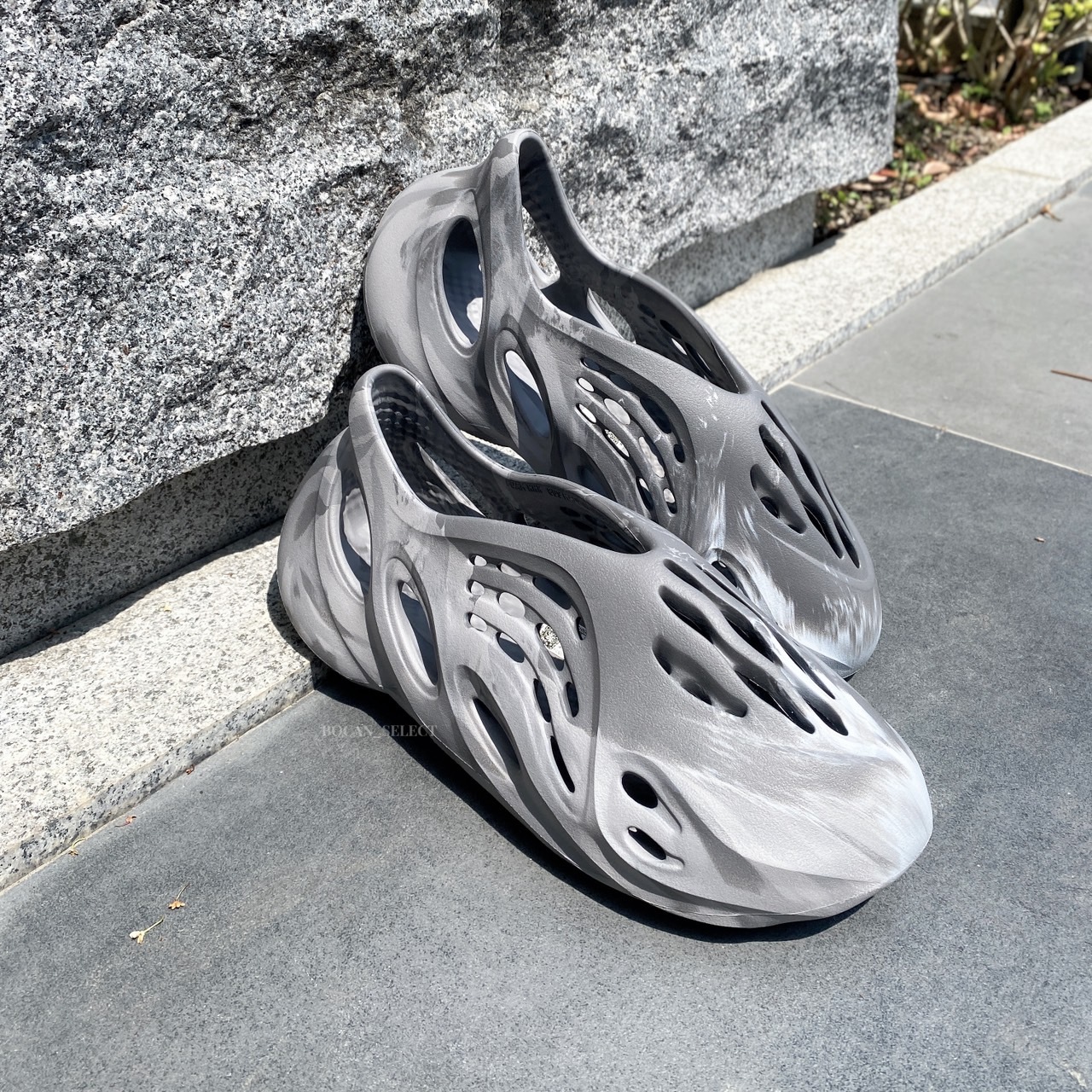 ADIDAS FOAM RUNNER "MX GRANITE"  渲染 水泥灰