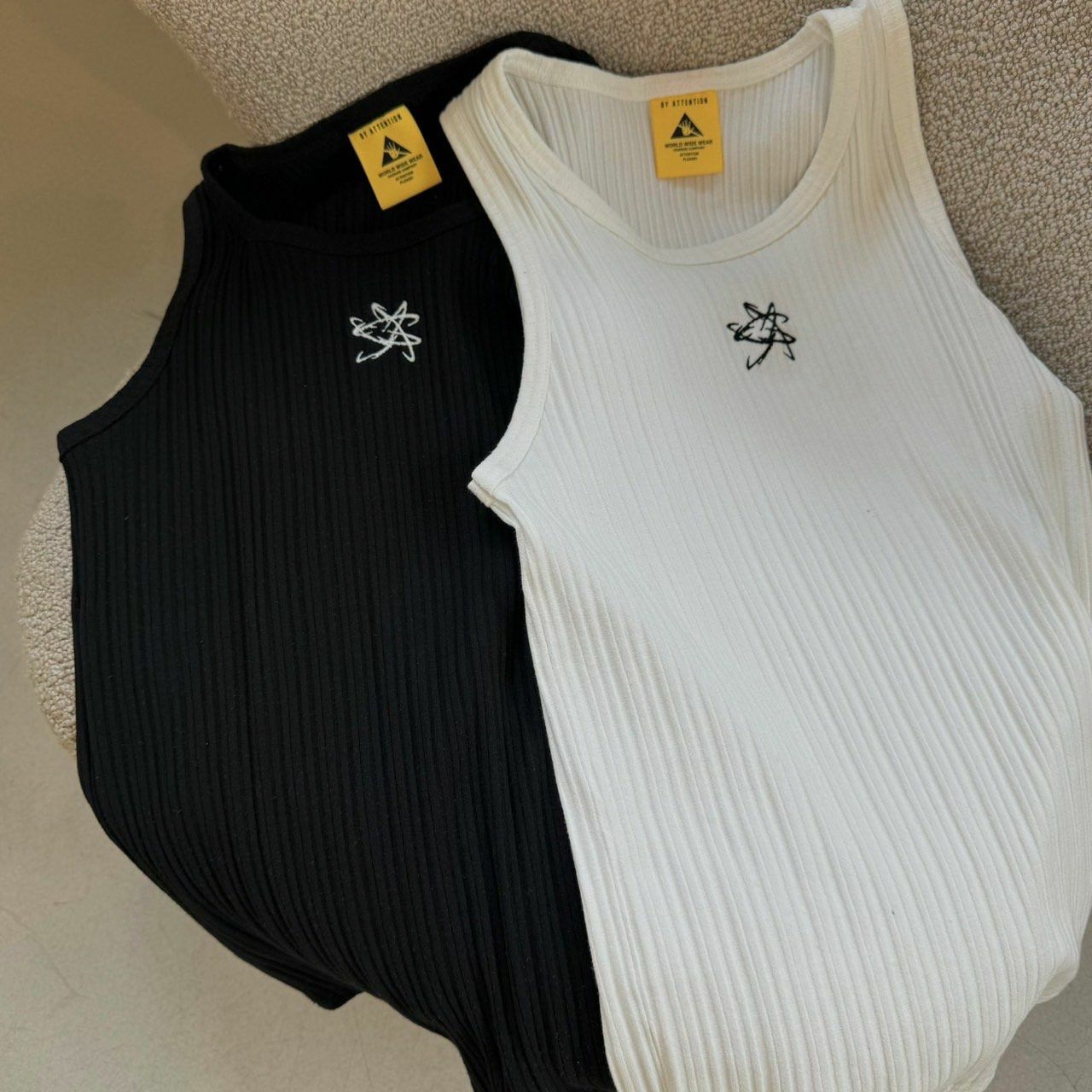 淨色直紋圖案背心 BY ATTENTION-154V