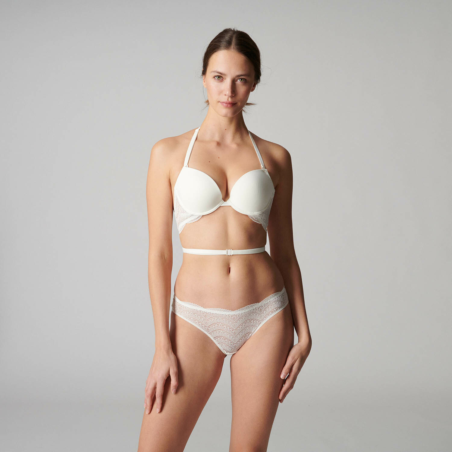 KARMA 出色 多變式集中托高胸罩 米白色