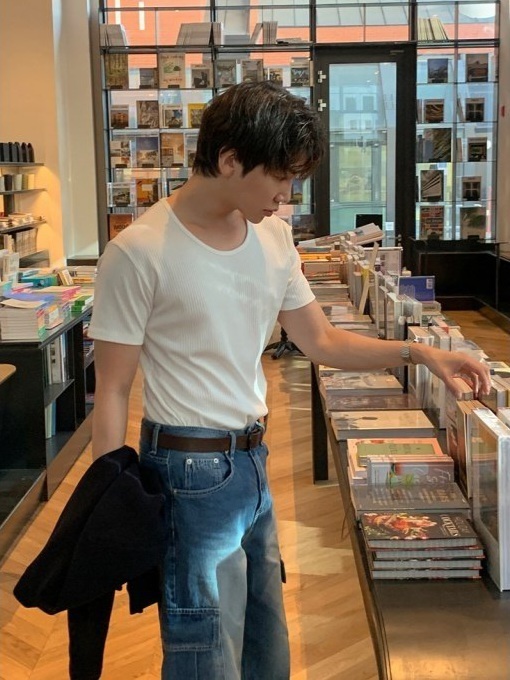 肌肉合身羅紋U領短袖上衣