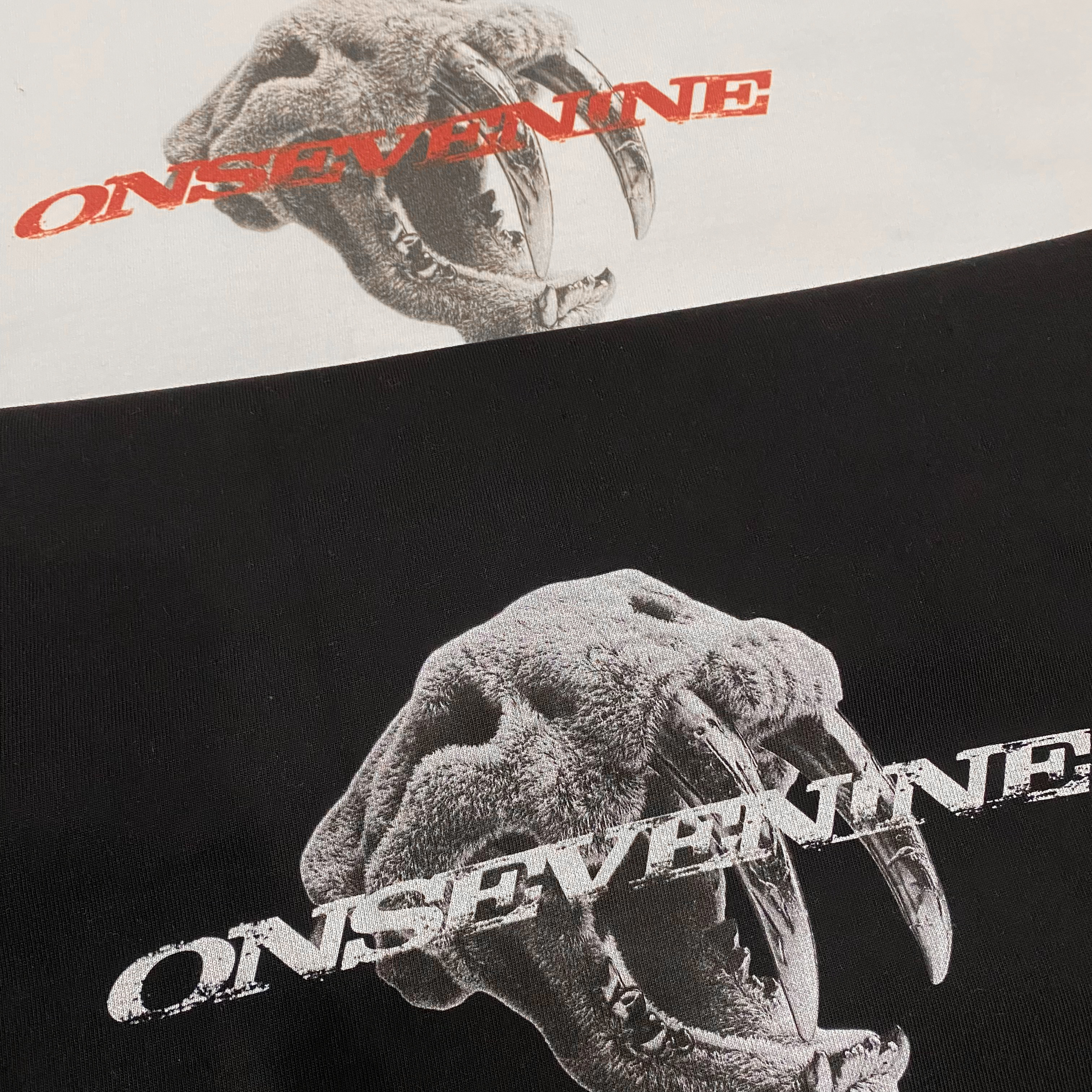 劍齒虎化石印花短TEE