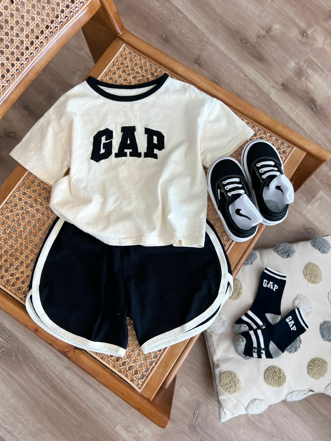 廠單 GAP 多巴胺系列 上下套裝