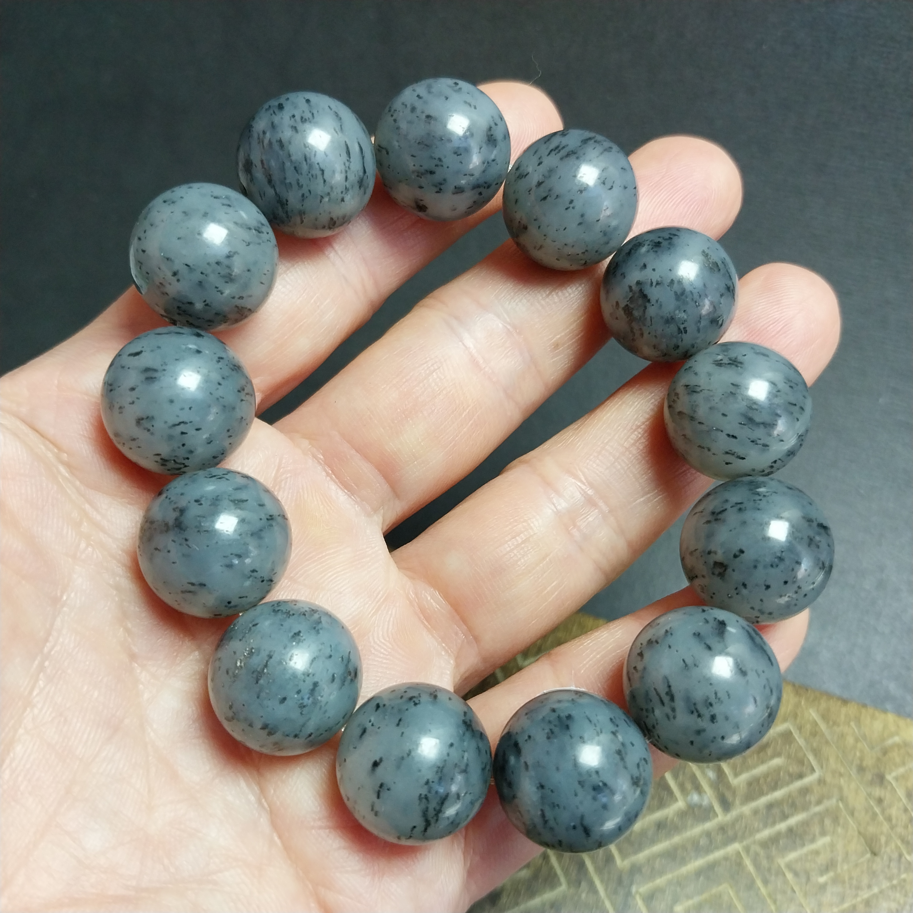 J2321 和田玉點墨青花手串 (16mm直徑)