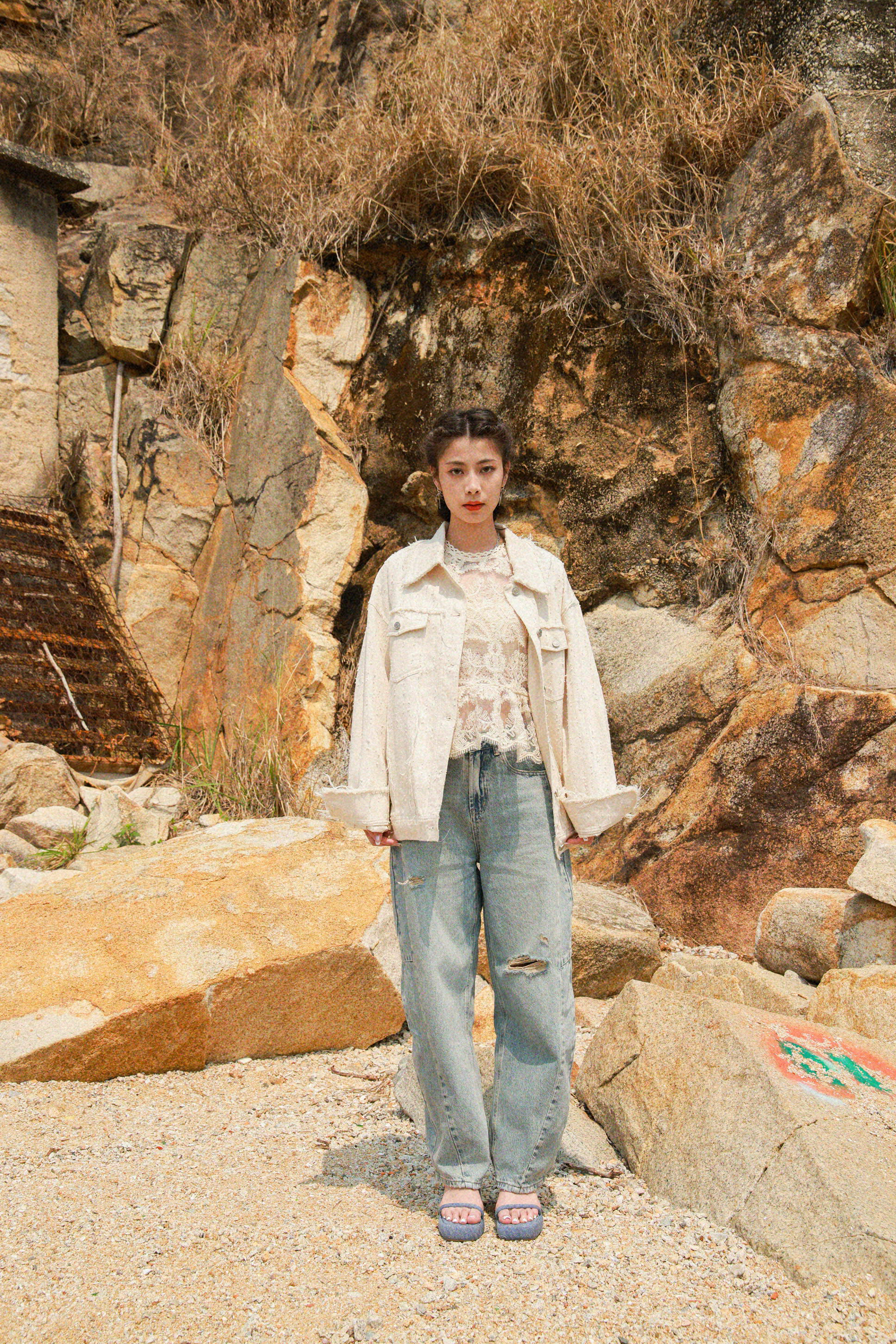 造型 747 (外套 + 上衣＋ Bra Top + 牛仔褲）