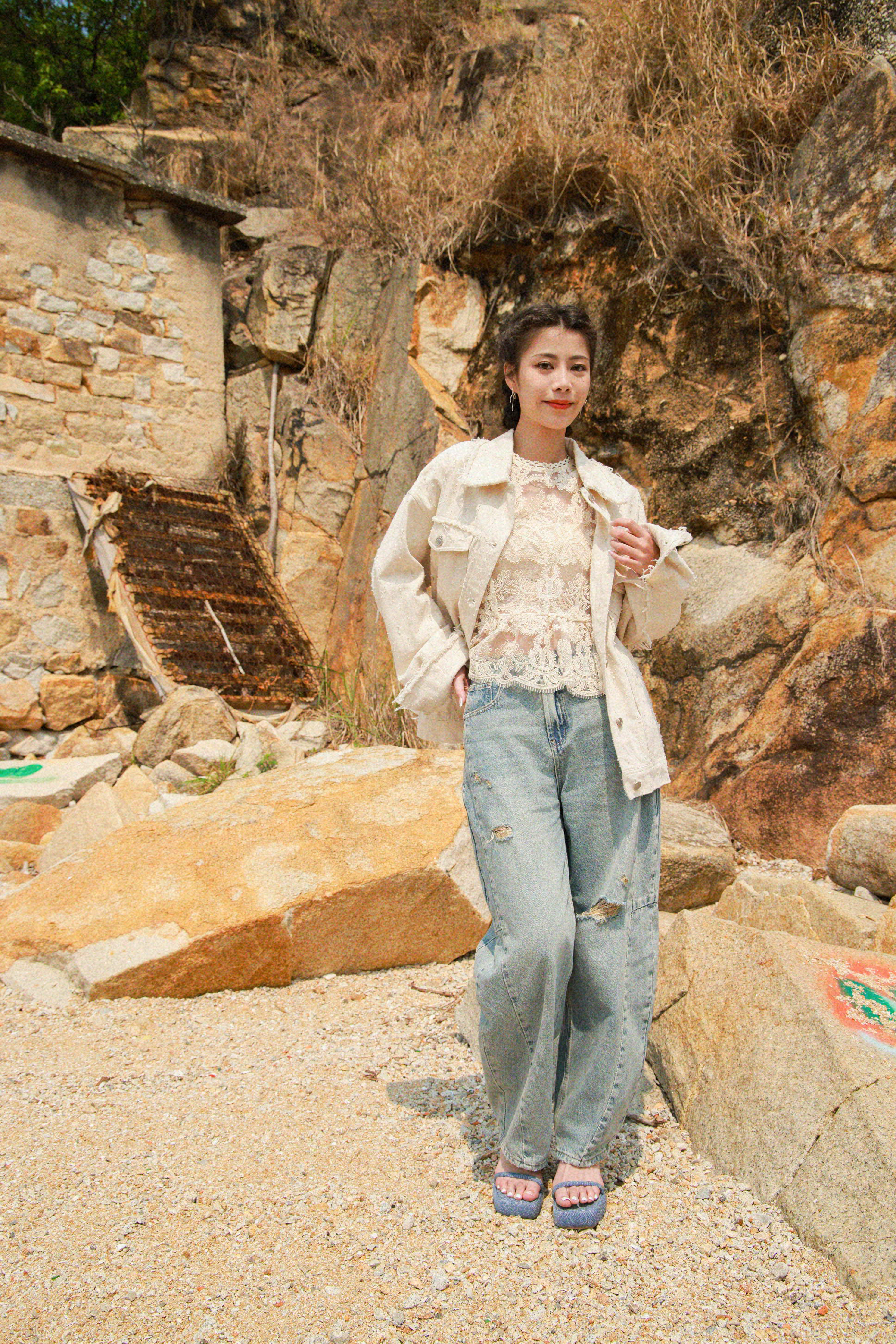 造型 747 (外套 + 上衣＋ Bra Top + 牛仔褲）