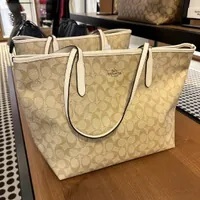 [S] COACH 5696 SIG CITY TOTE,IM/LIGHT KHAKI/CHALK, 195031139482 (SCO693)