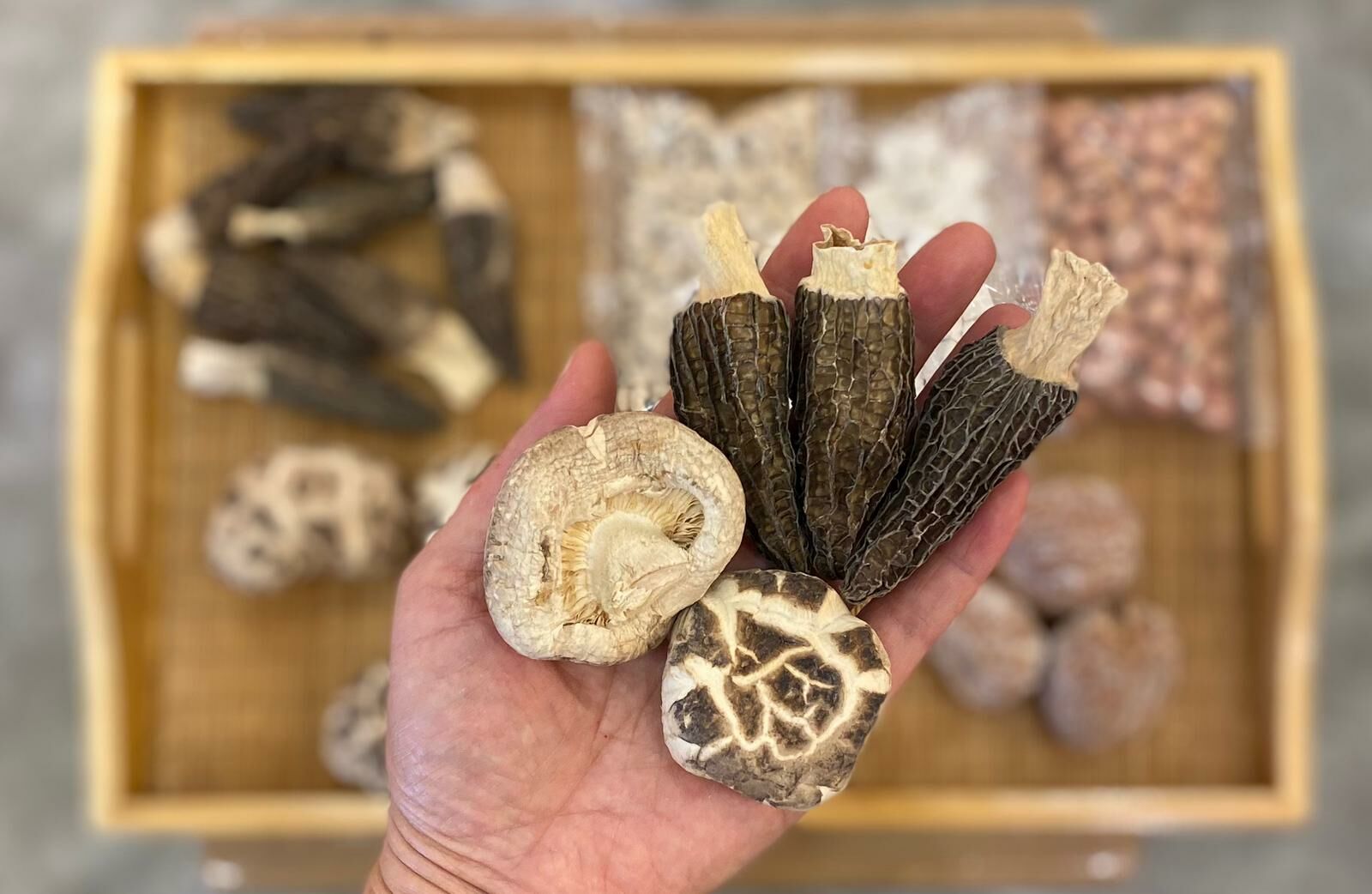 羊肚菌花菇眉豆花生茯苓湯