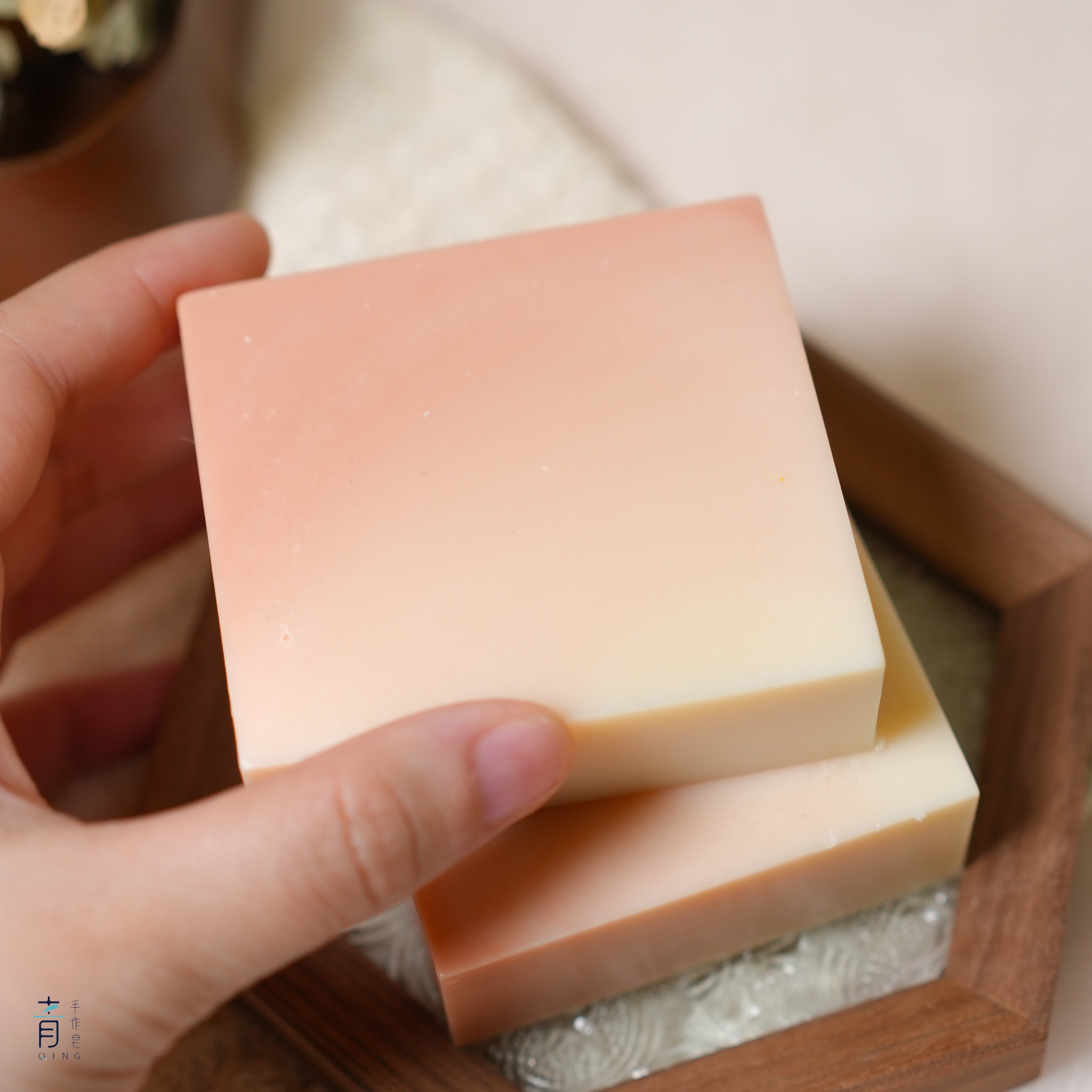 【青手作DIY】柔和桃漸層沐浴皂