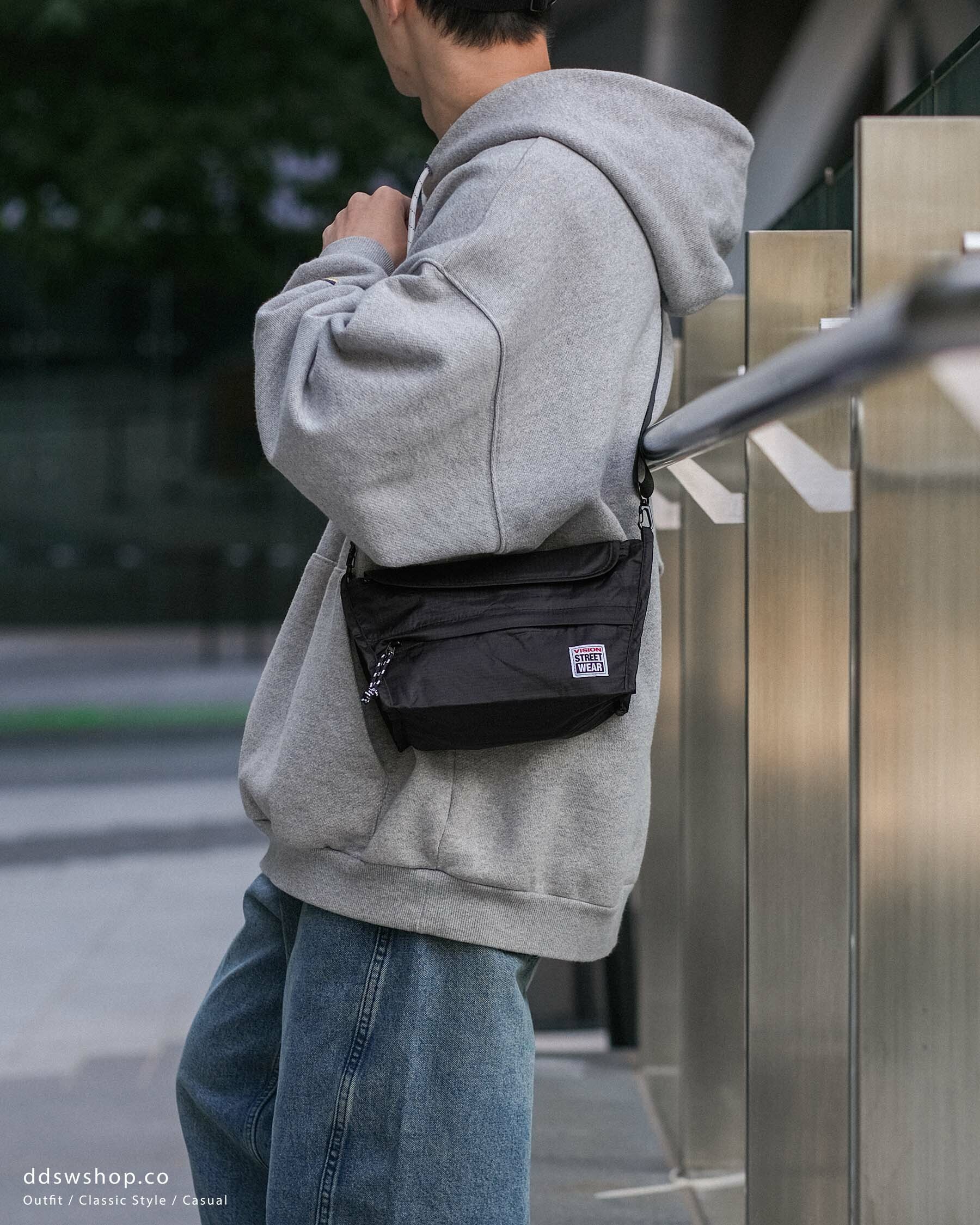 Vision Street Wear 格紋款郵差包 黑色