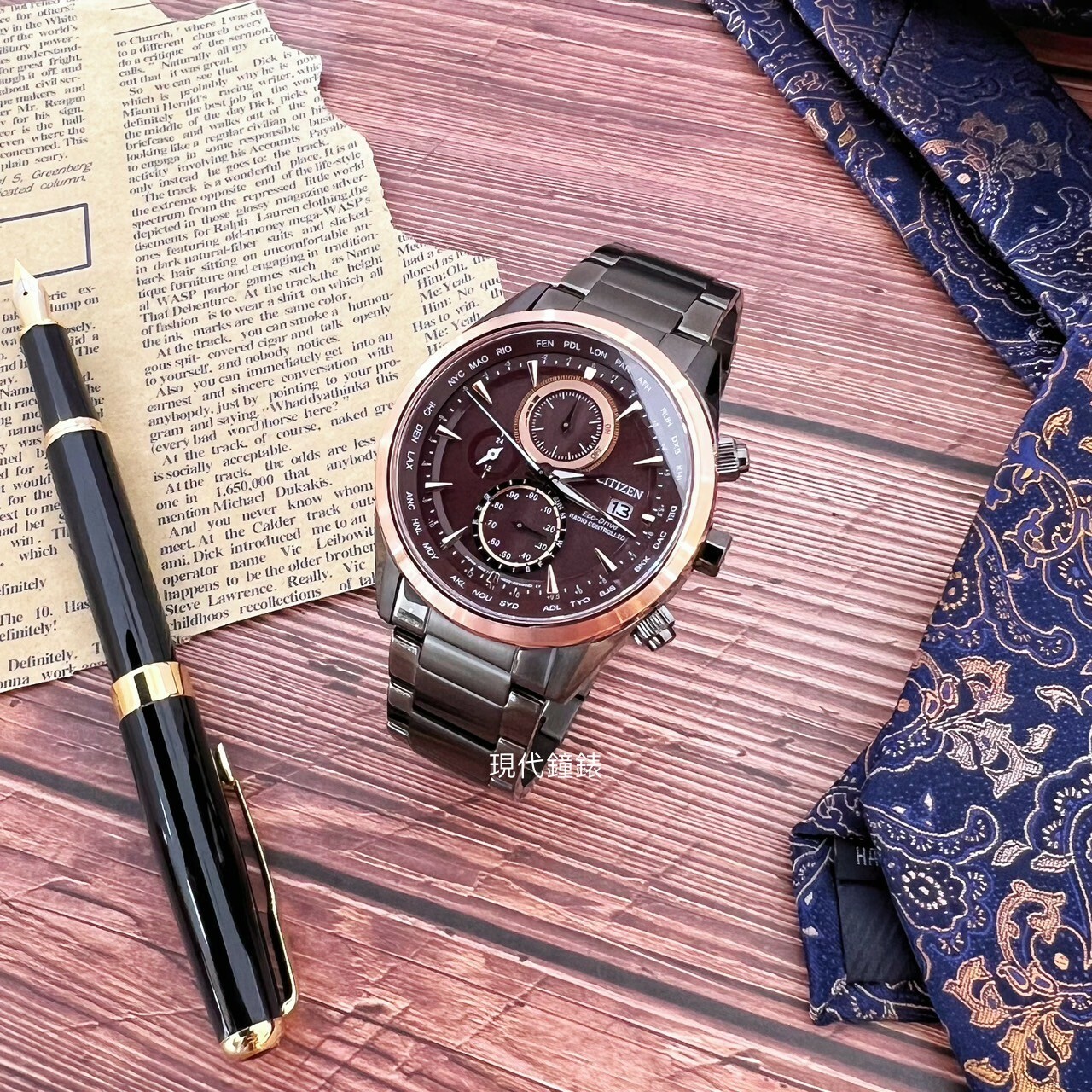 【CITIZEN 星辰】勃根地紅光動能全球電波計時手錶AT8267-86X 43mm 現代鐘錶