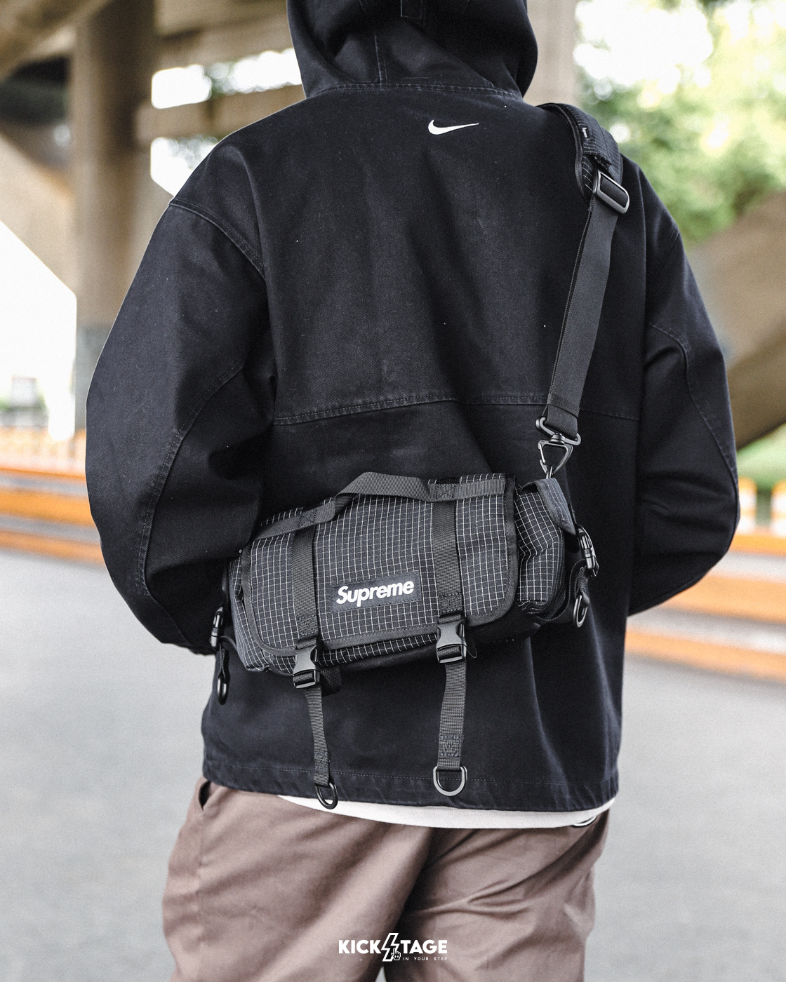 Supreme 24SS Mini Duffle Bag 黑色格紋3M反光圓筒包旅行袋側背包【SUP6