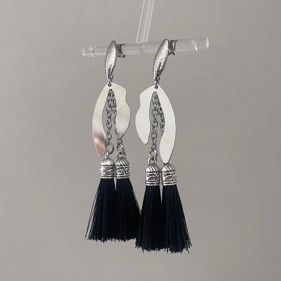 [Chouette Me.] Two tassel