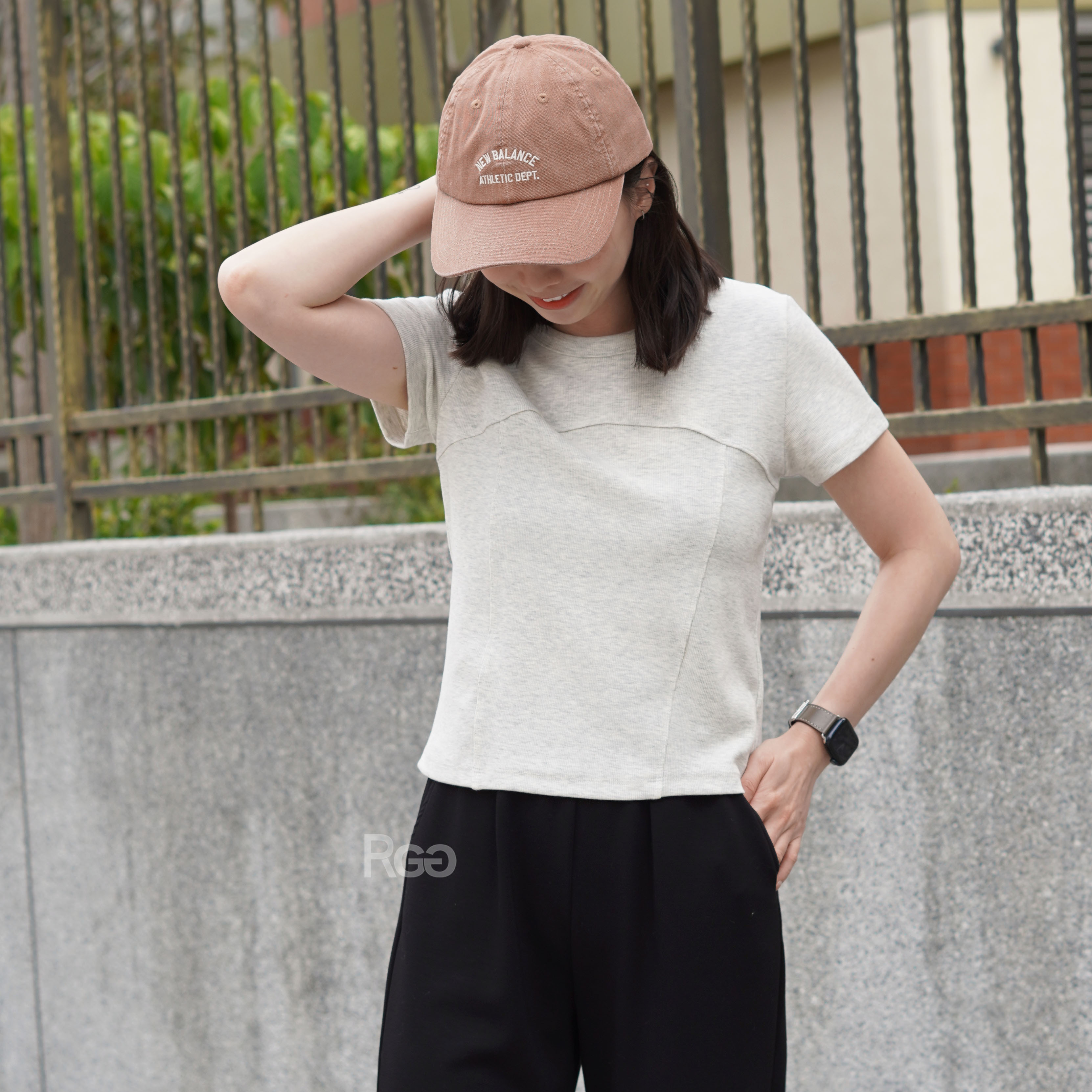 #8851 極簡拼接設計短版短T