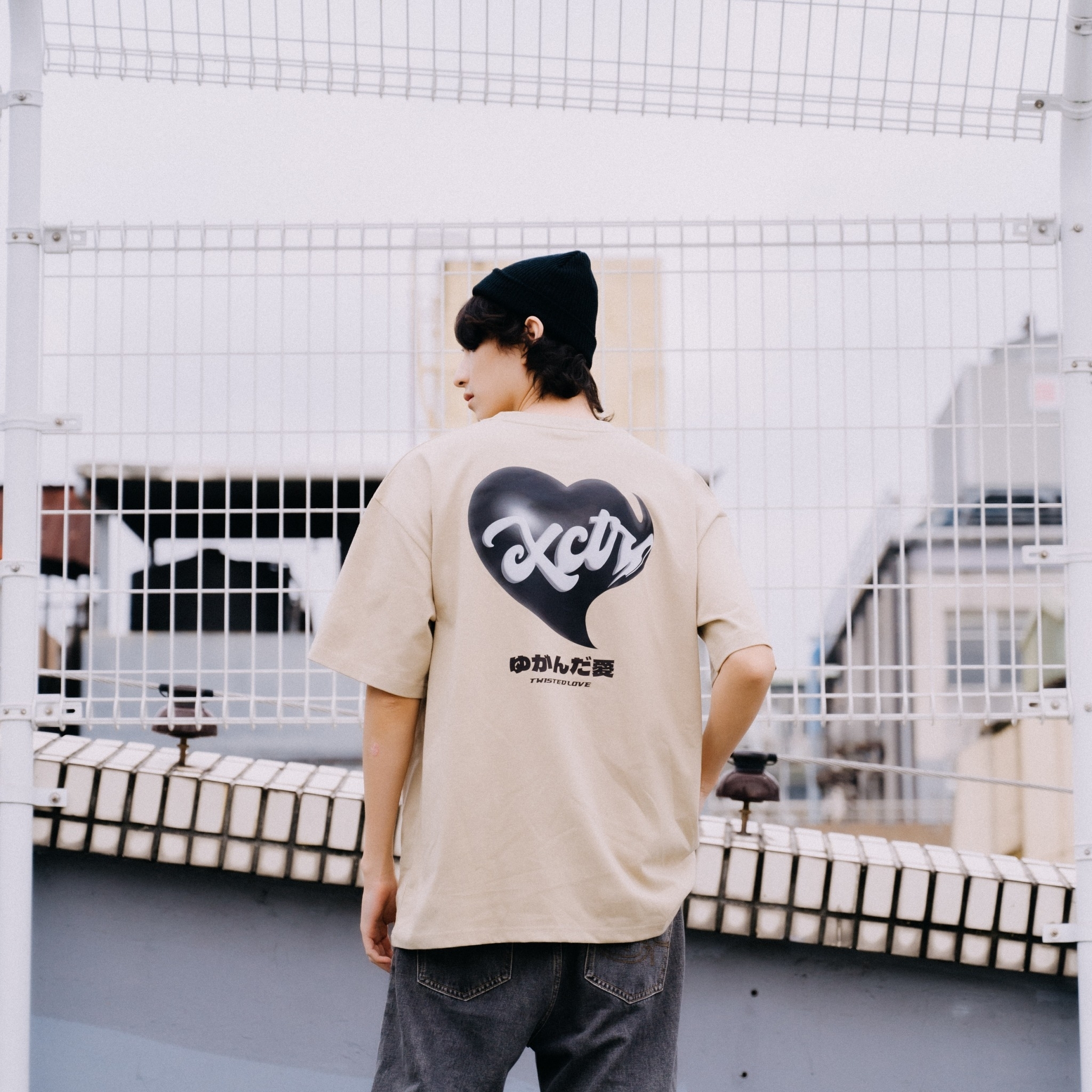 XCTRL 扭曲的愛短T-卡其