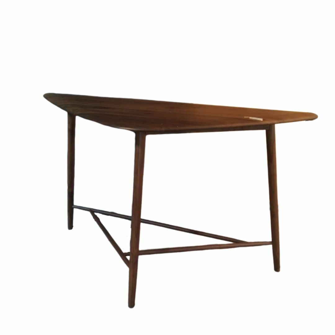 艾斯特爾︱高腳三角几