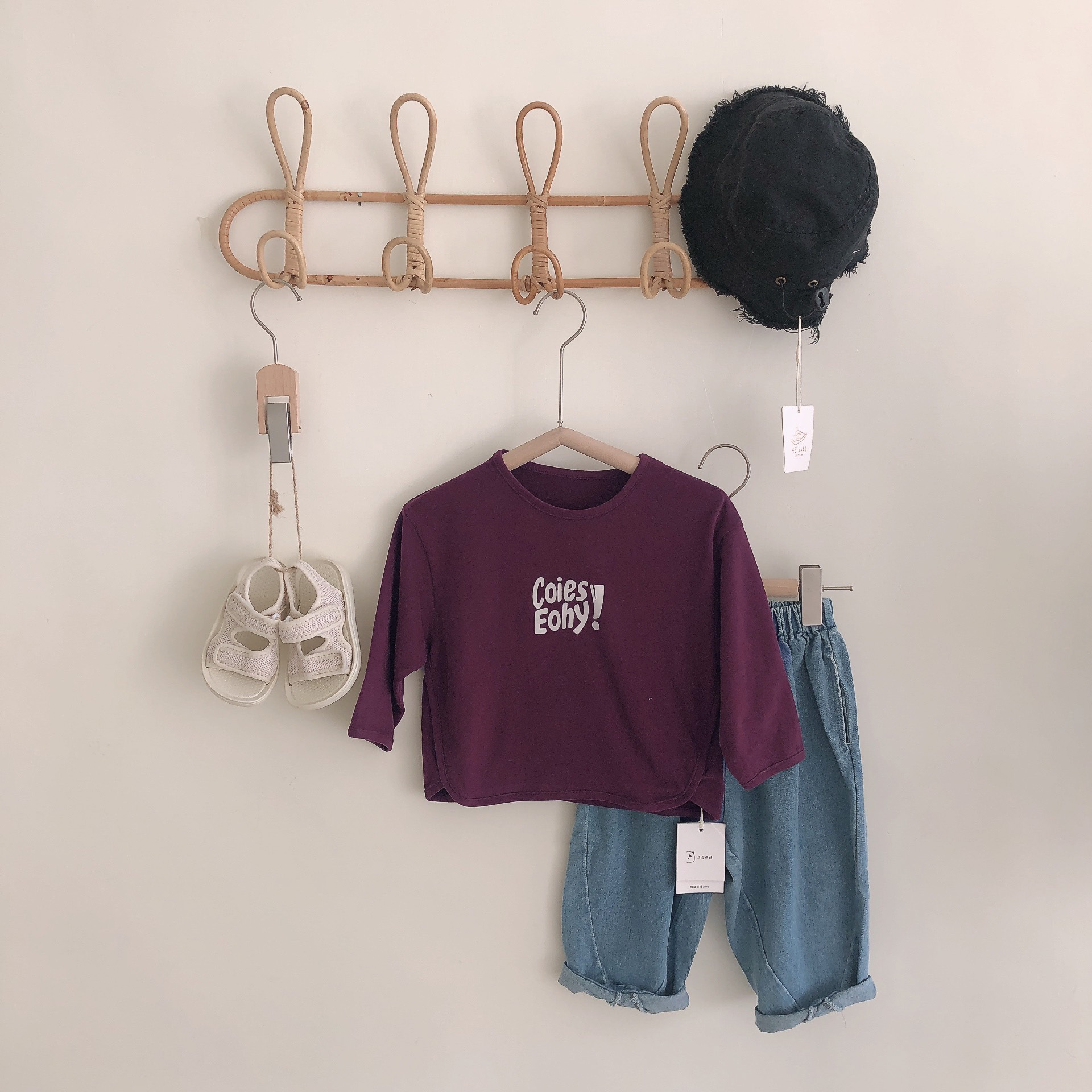 簡約英文字母長袖上衣